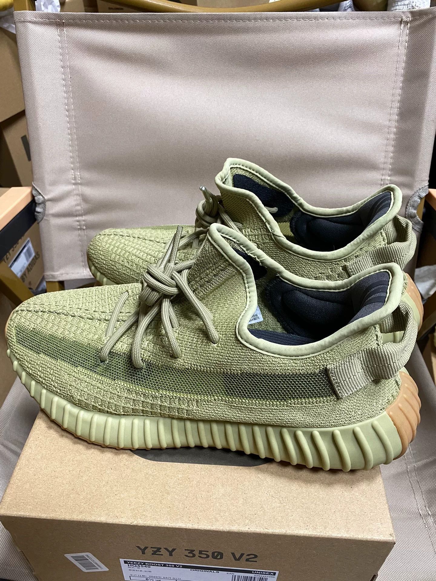 Adidas Adidas YEEZY350 Green Lowtop Sneakers 43 Men Size US 10 / EU 43 - 8 Thumbnail