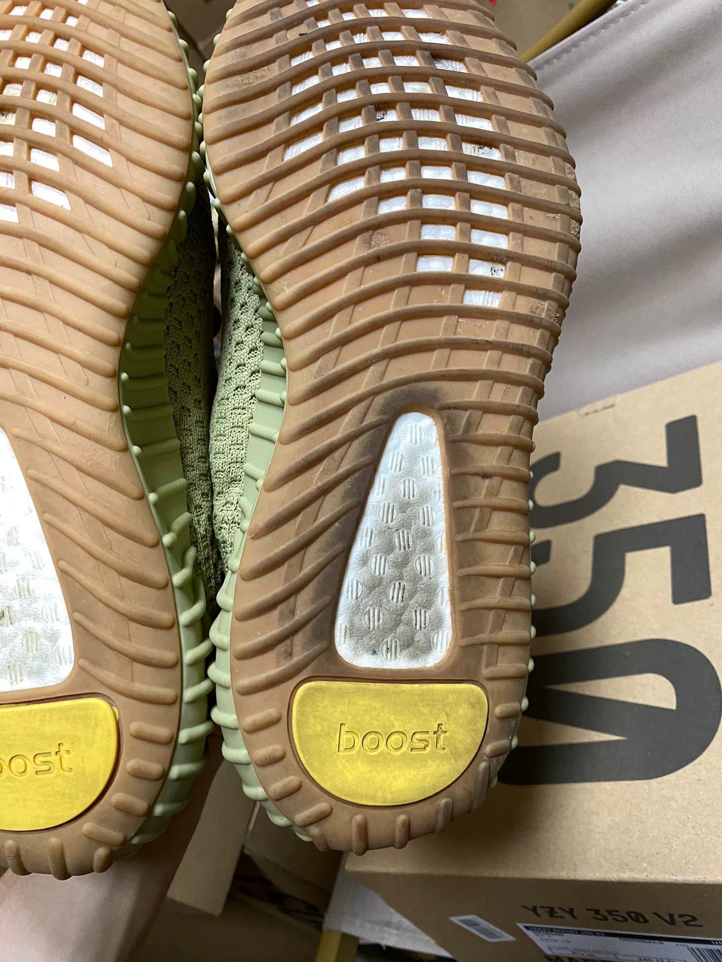 Adidas Adidas YEEZY350 Green Lowtop Sneakers 43 Men Size US 10 / EU 43 - 6 Thumbnail