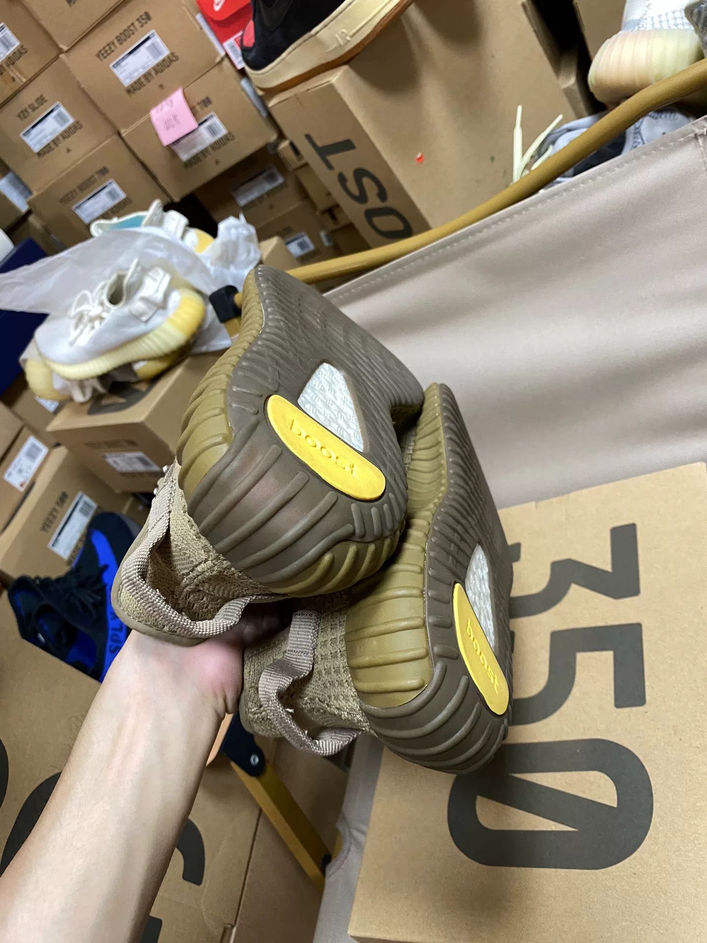 Yeezy Yeezy Brown Lowtop Sneakers 42 Men Size US 9 / EU 42 - 9 Thumbnail