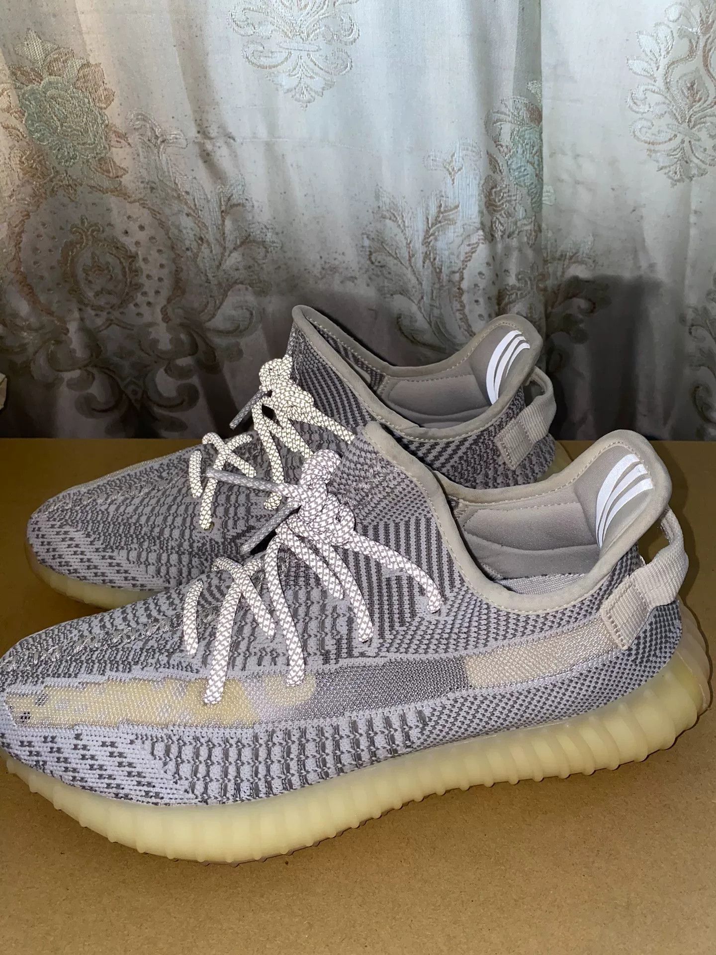 Adidas Adidas YEEZY350 White Lowtop Sneakers 9 Men Size US 9 / EU 42 - 4 Thumbnail
