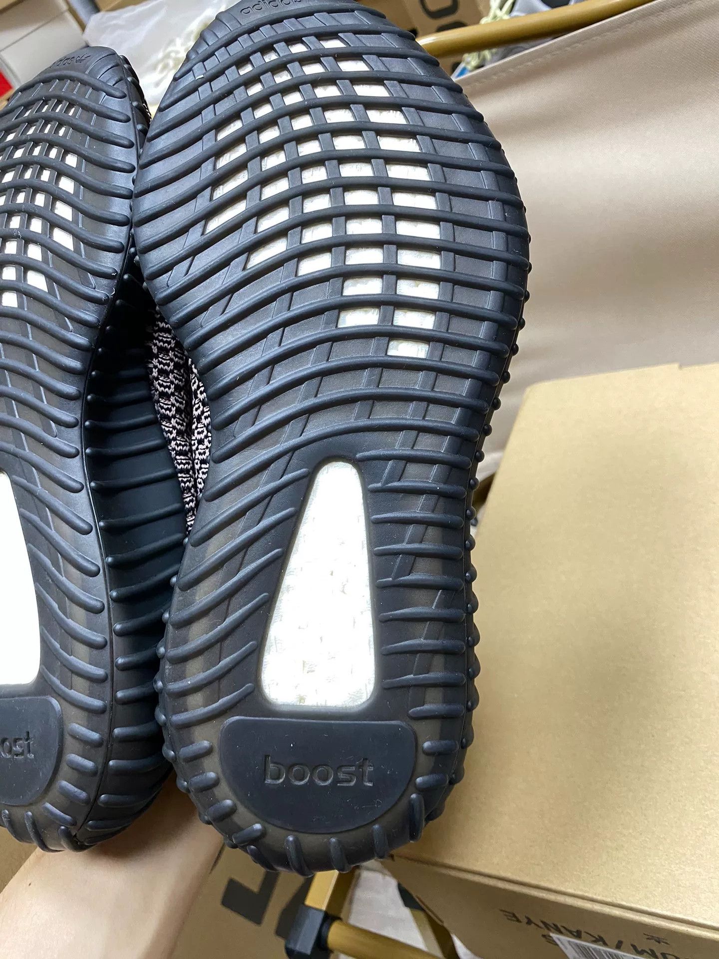 Adidas Adidas YEEZY350 Black Lowtop Sneakers 42 Men Size US 9 / EU 42 - 2 Thumbnail