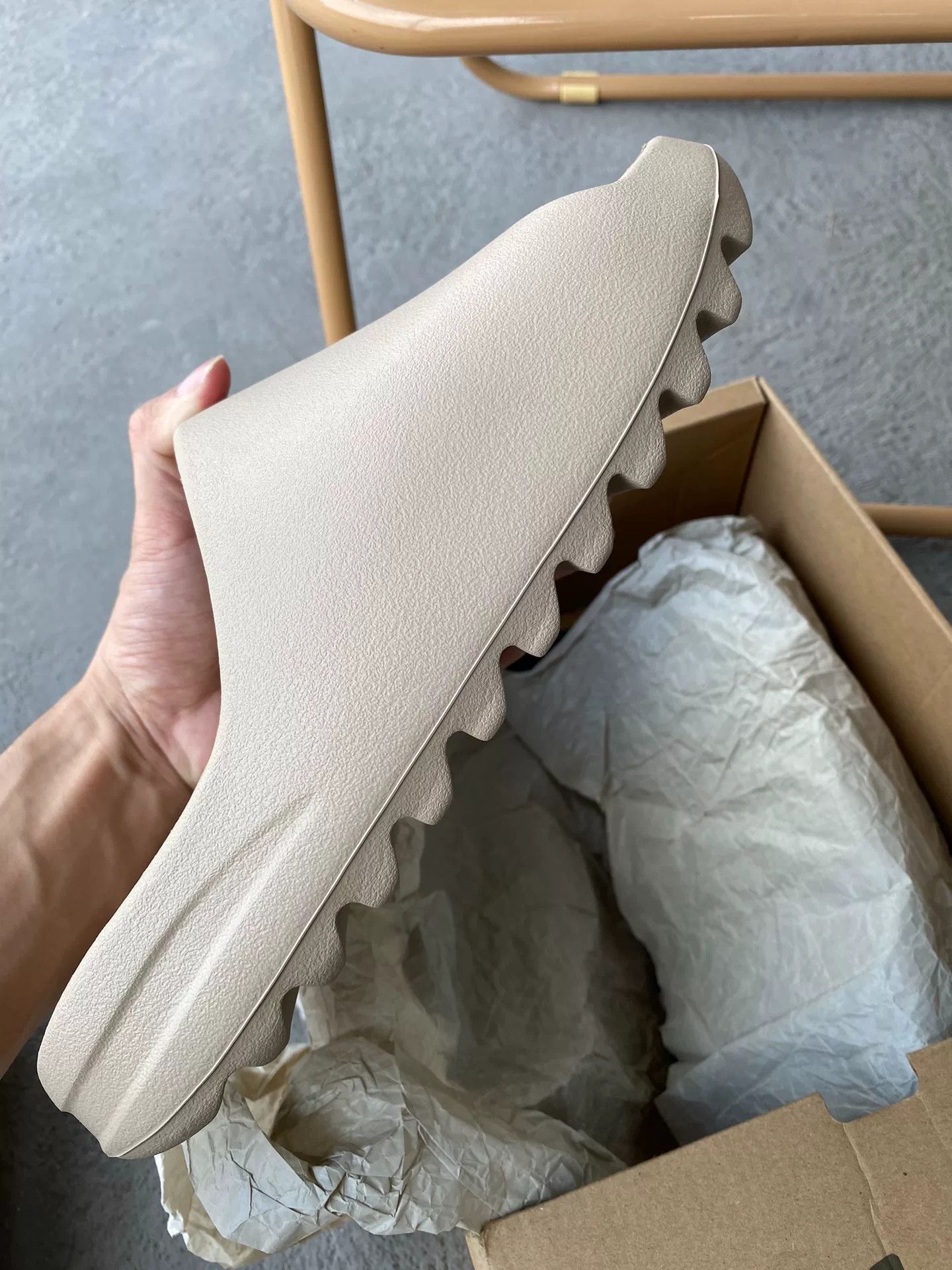Yeezy Yeezy Brown Lowtop Sneakers 11 Men Size US 11 / EU 44 - 6 Thumbnail