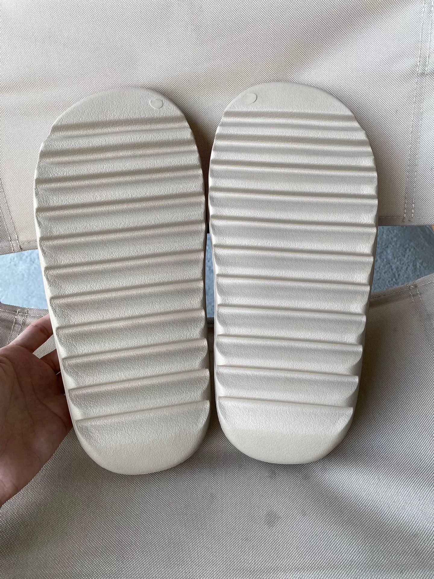Yeezy Yeezy Brown Lowtop Sneakers 11 Men Size US 11 / EU 44 - 5 Thumbnail
