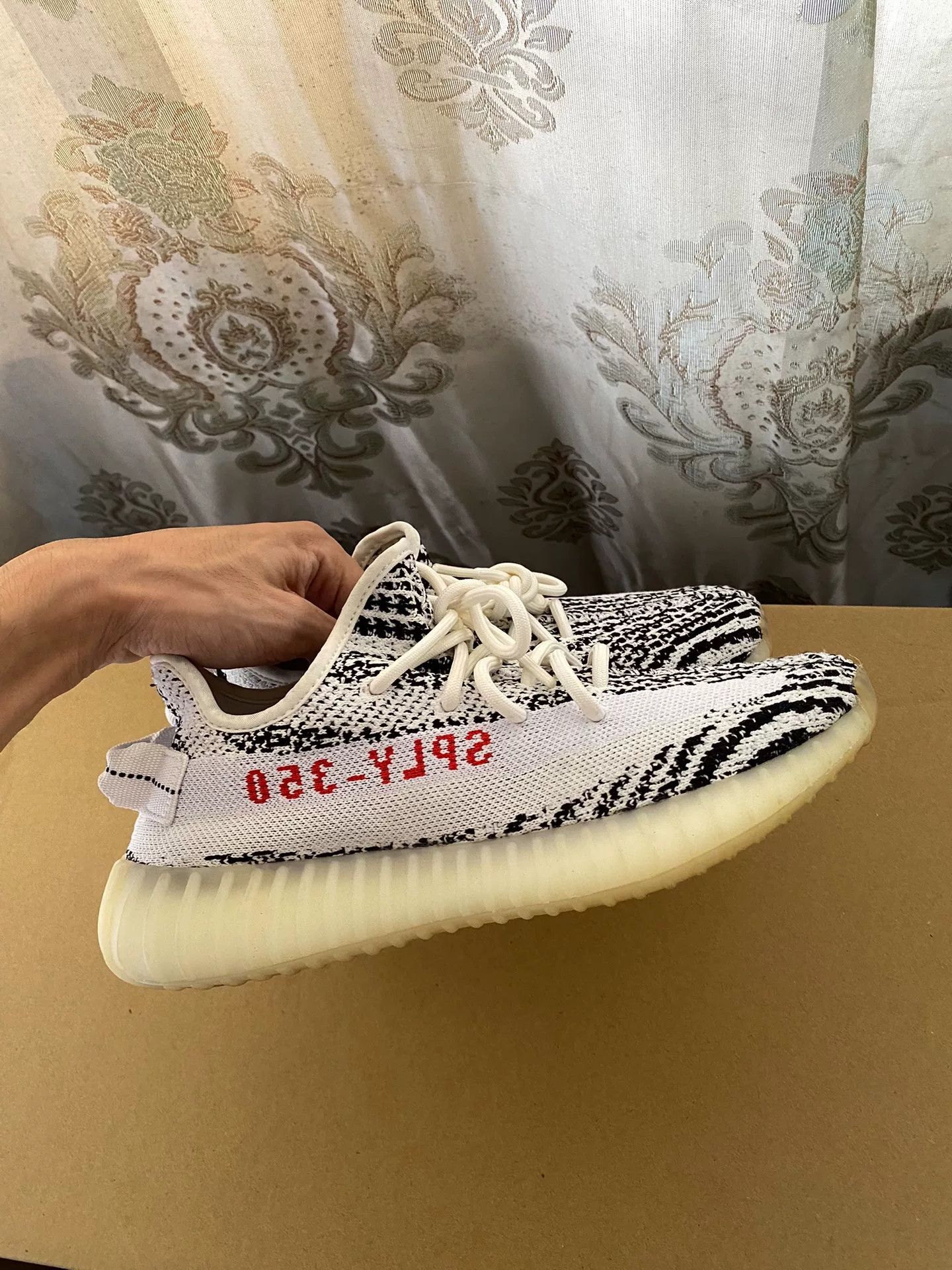 Adidas Adidas YEEZY350 White Lowtop Sneakers 39 Men Size US 6.5 / EU 39-40 - 7 Thumbnail