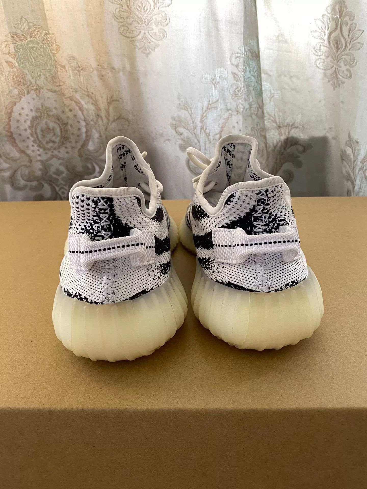 Adidas Adidas YEEZY350 White Lowtop Sneakers 39 Men Size US 6.5 / EU 39-40 - 5 Thumbnail