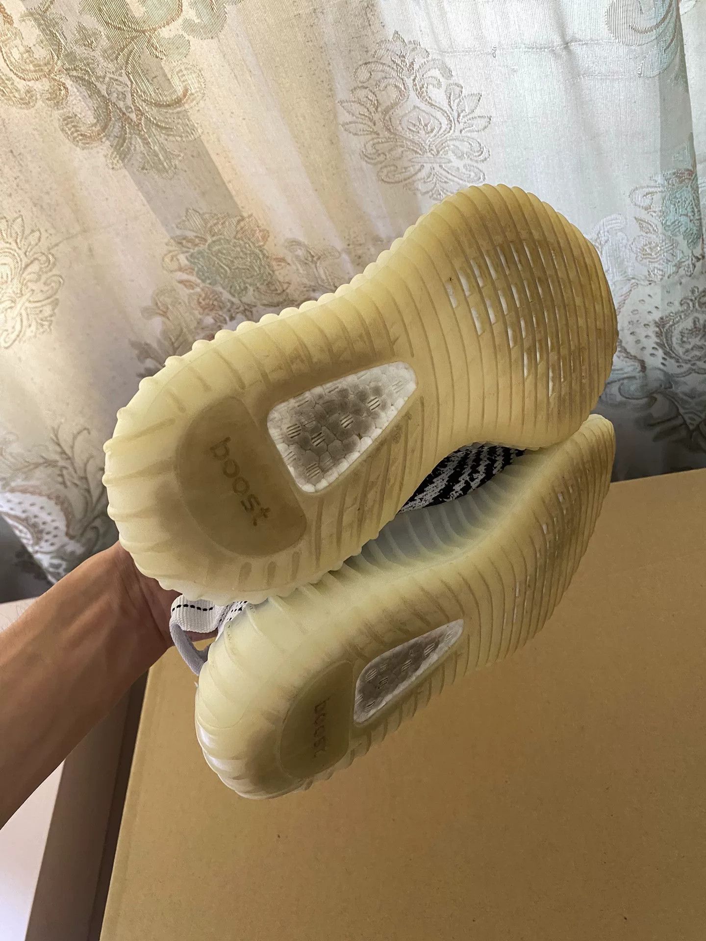 Adidas Adidas YEEZY350 White Lowtop Sneakers 39 Men Size US 6.5 / EU 39-40 - 4 Thumbnail