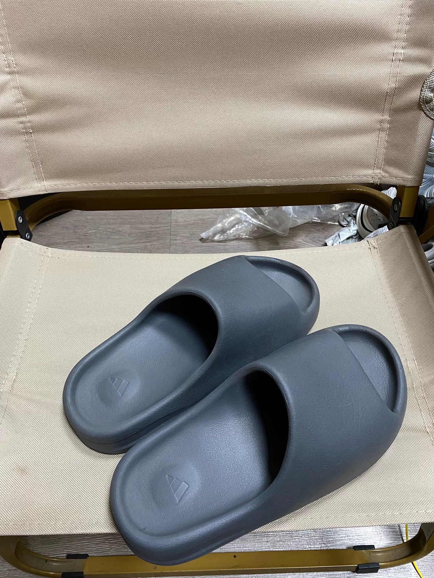 Yeezy Yeezy Gray Lowtop Sneakers 39 Men Size US 6.5 / EU 39-40 - 5 Thumbnail
