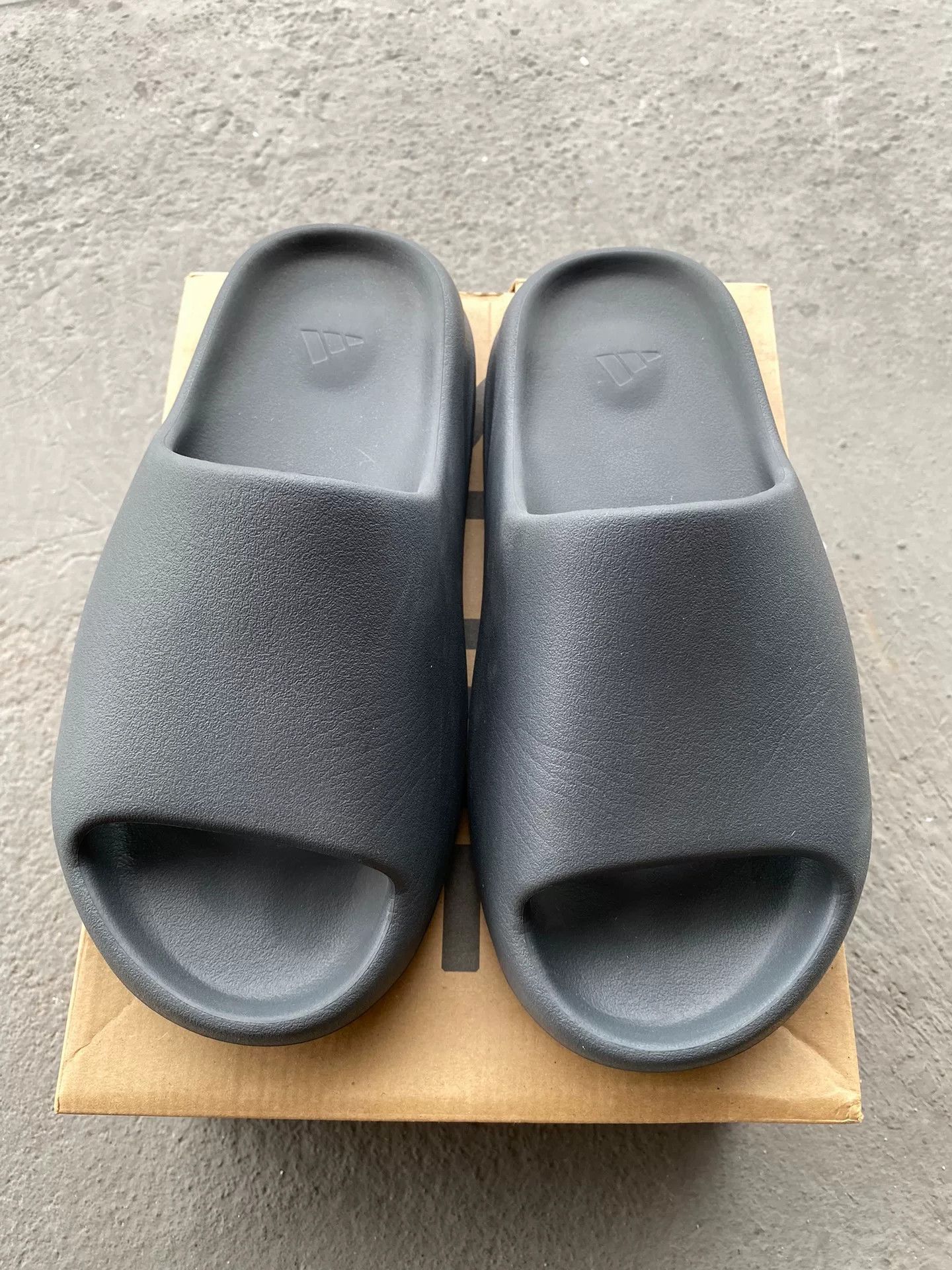 Yeezy Yeezy Gray Lowtop Sneakers 40 Men Size US 7.5 / EU 40-41 - 6 Thumbnail