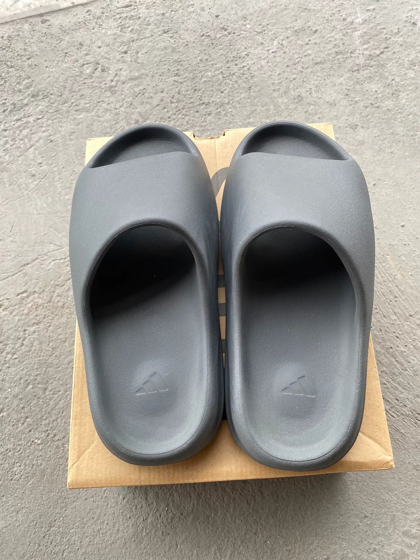 Yeezy Yeezy Gray Lowtop Sneakers 40 Men Size US 7.5 / EU 40-41 - 3 Thumbnail