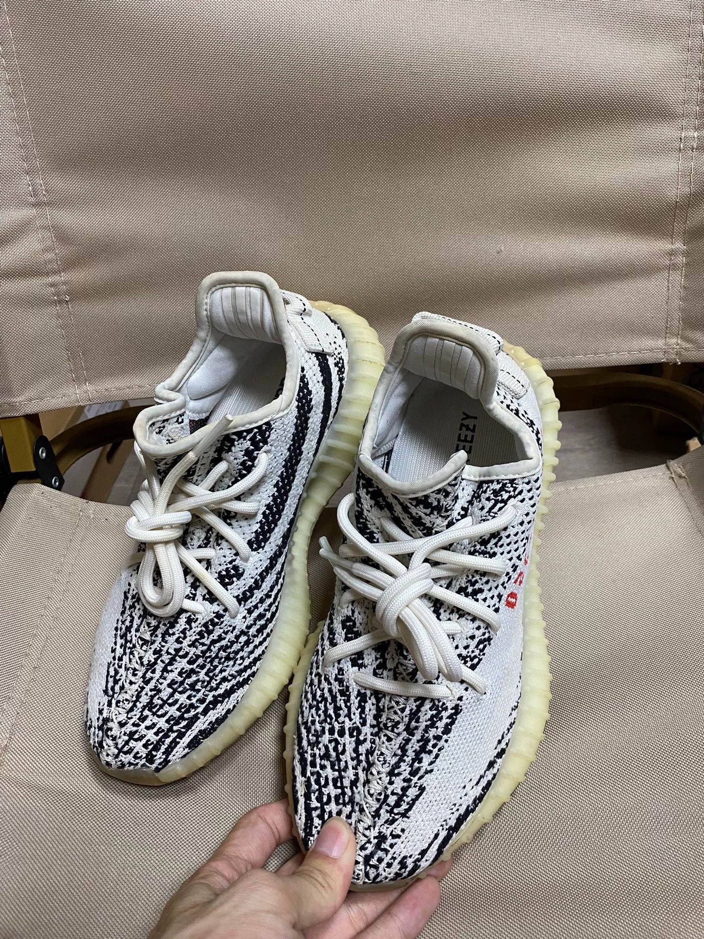 Adidas Adidas YEEZY350 White Lowtop Sneakers 36 Men Size US 5 / EU 37 - 2 Thumbnail