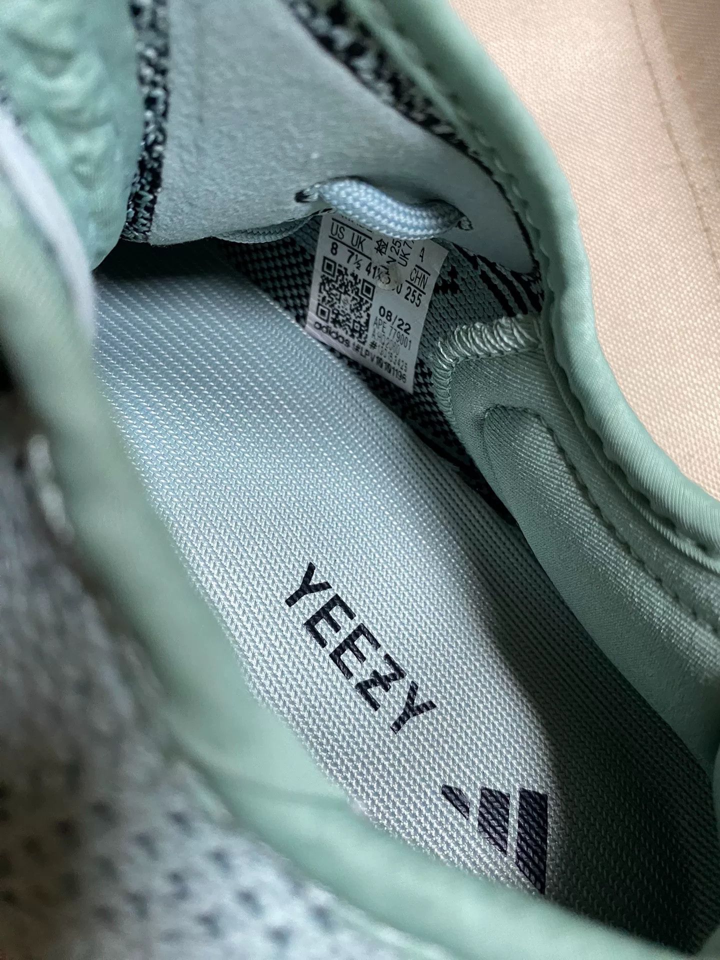 Adidas Adidas YEEZY350 Green Lowtop Sneakers 41 Men Size US 8.5 / EU 41-42 - 8 Thumbnail