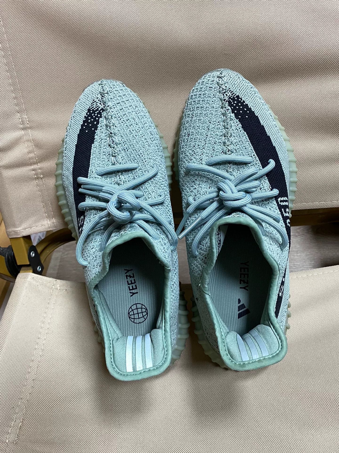 Adidas Adidas YEEZY350 Green Lowtop Sneakers 41 Men Size US 8.5 / EU 41-42 - 9 Thumbnail