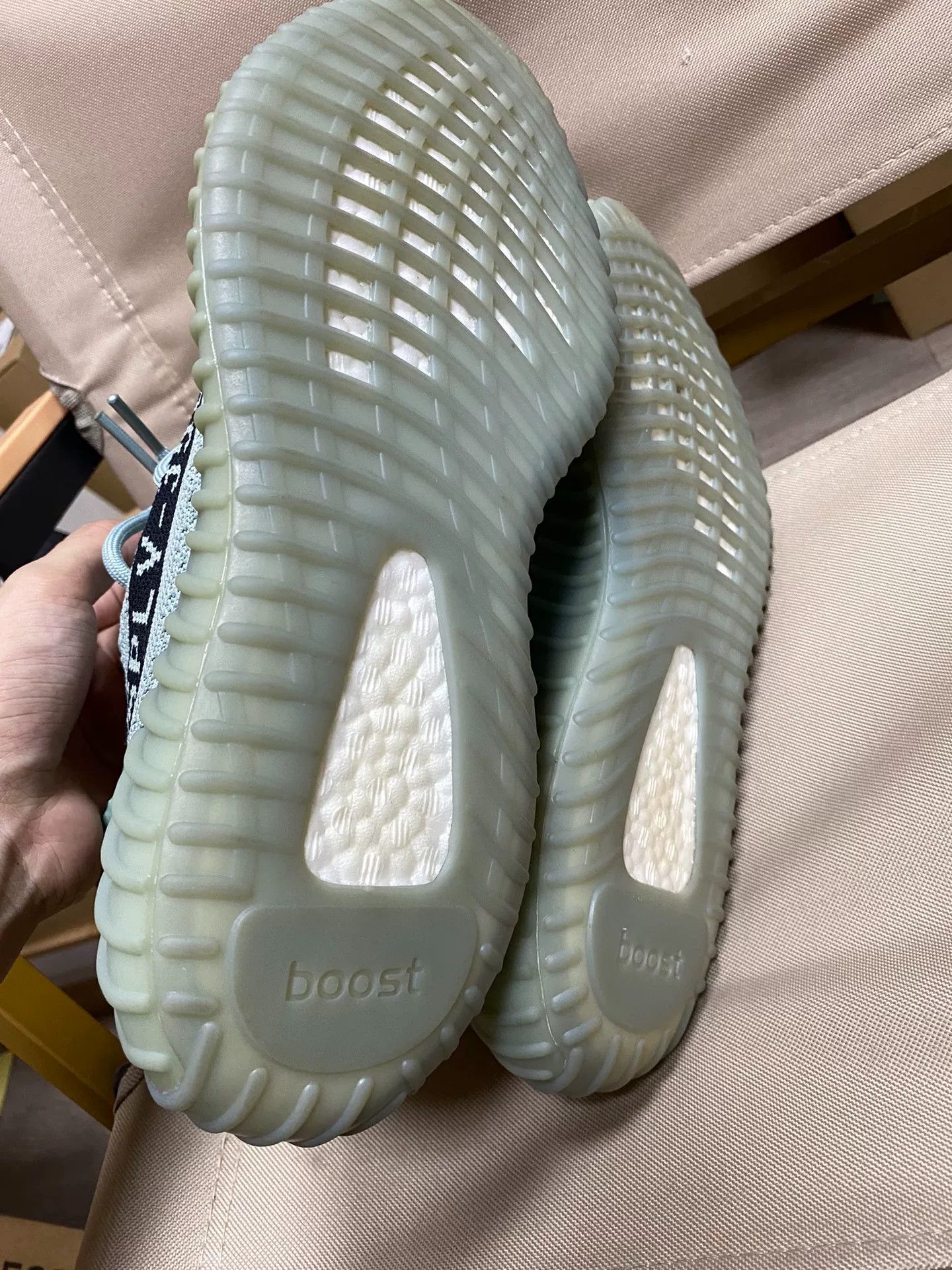 Adidas Adidas YEEZY350 Green Lowtop Sneakers 43 Men Size US 10 / EU 43 - 5 Thumbnail