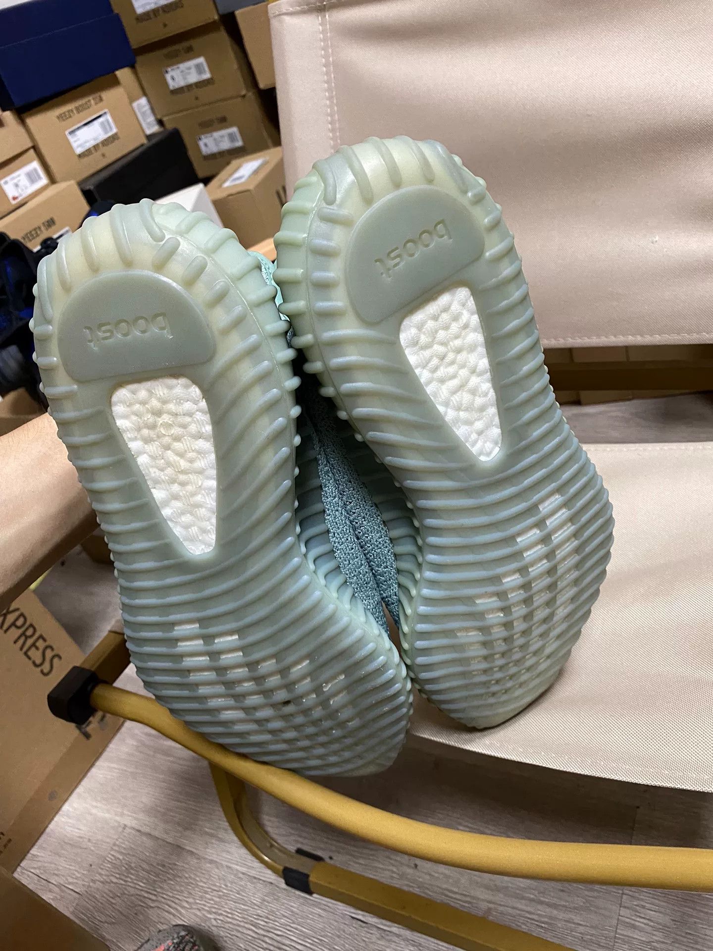 Adidas Adidas YEEZY350 Green Lowtop Sneakers 43 Men Size US 10 / EU 43 - 9 Thumbnail