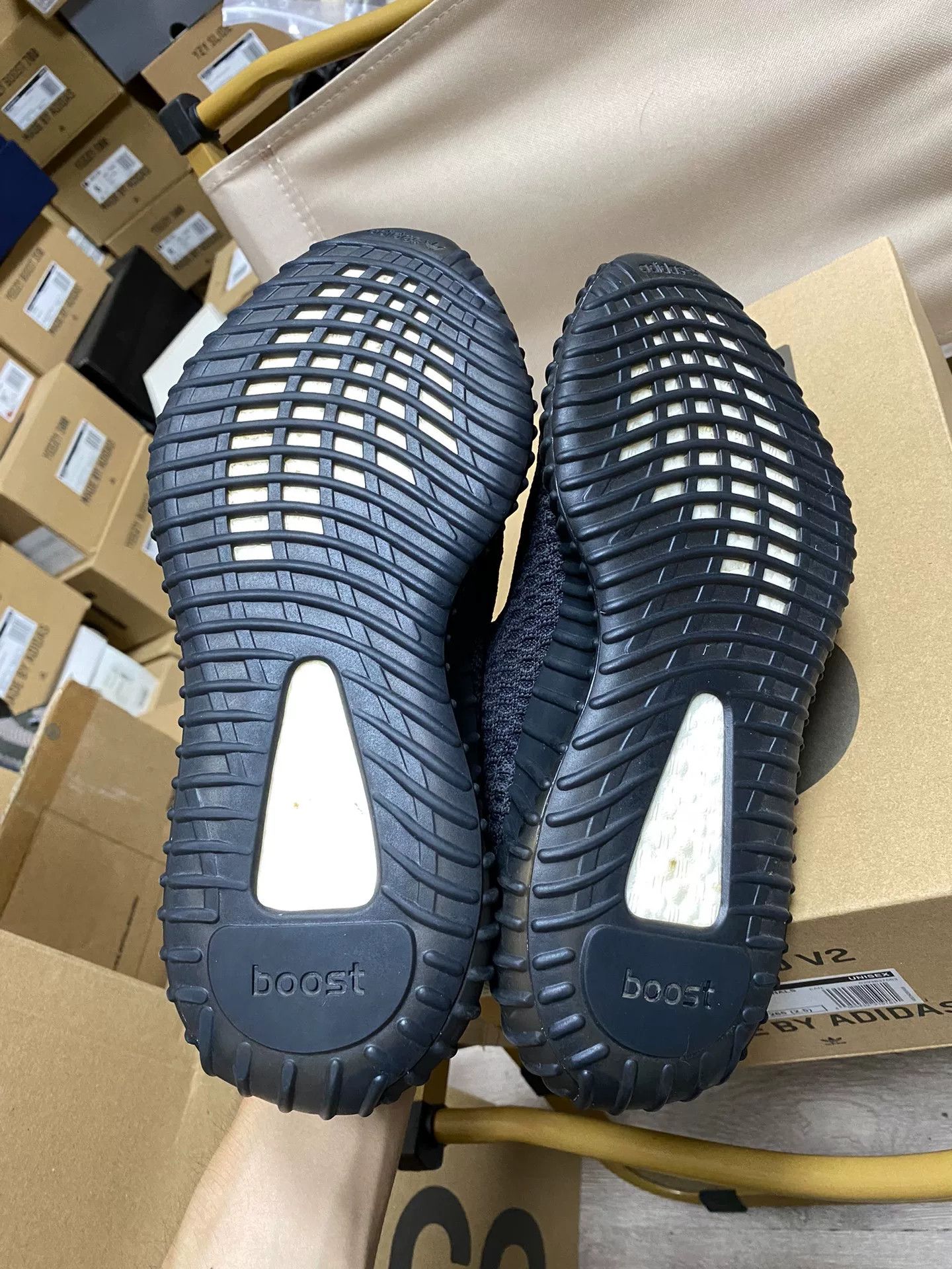 Adidas Adidas YEEZY350 Black Lowtop Sneakers 35 Men Size US 5 / EU 37 - 4 Thumbnail