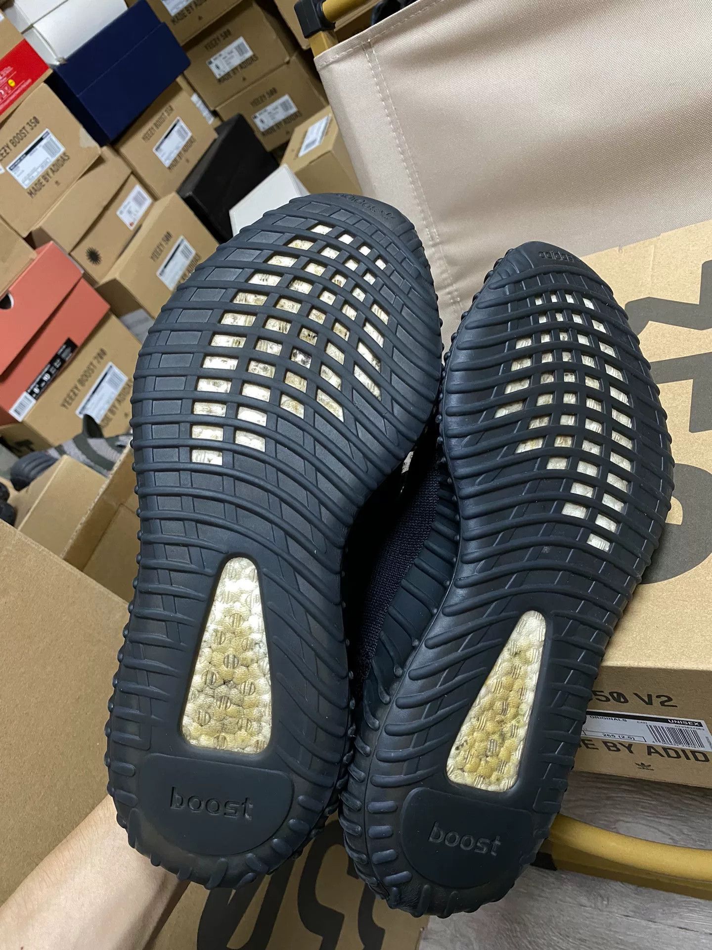 Adidas Adidas YEEZY350 Black Lowtop Sneakers 9.5 Men Size US 9.5 / EU 42-43 - 5 Thumbnail