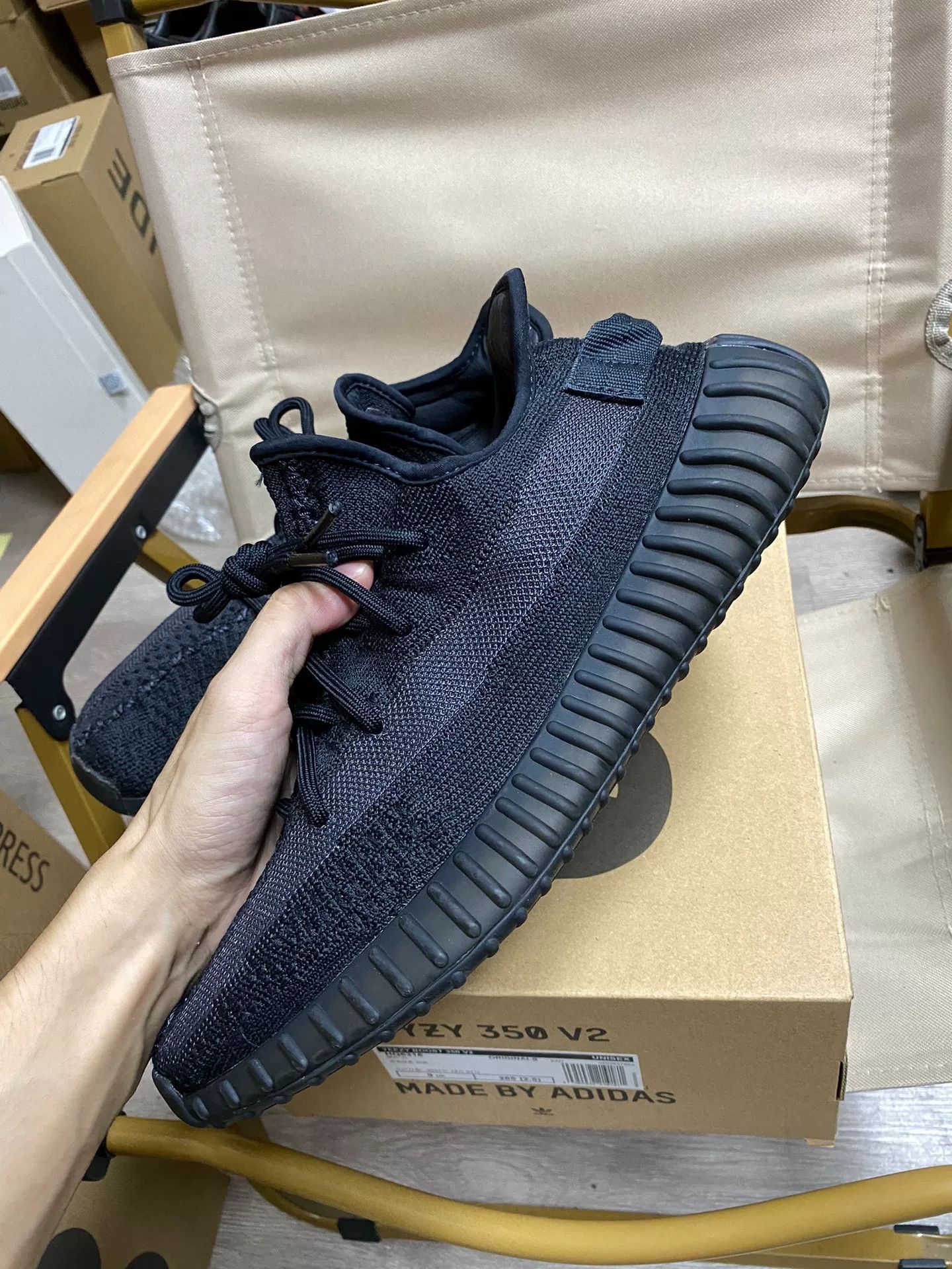 Adidas Adidas YEEZY350 Black Lowtop Sneakers 9.5 Men Size US 9.5 / EU 42-43 - 8 Thumbnail