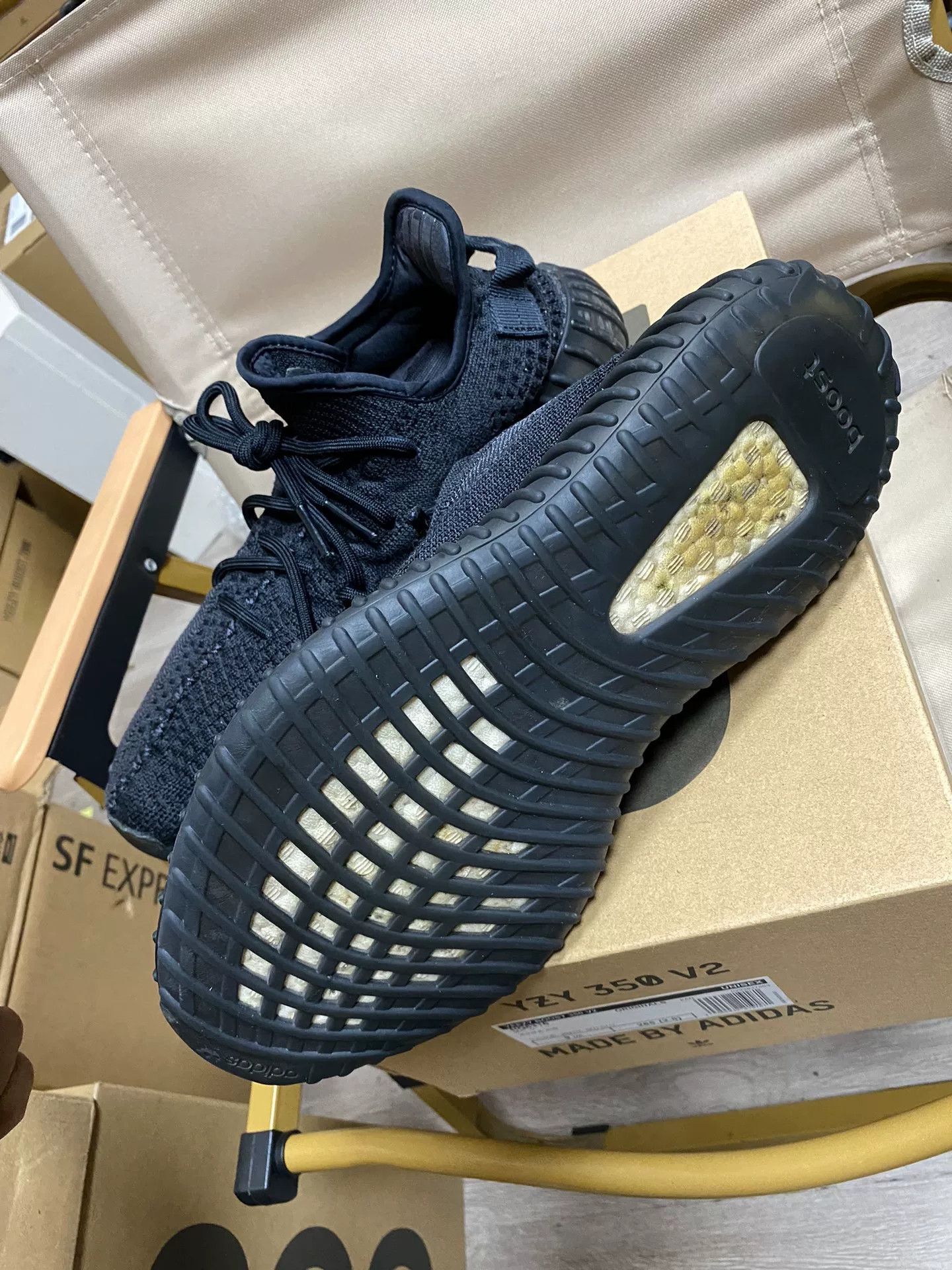 Adidas Adidas YEEZY350 Black Lowtop Sneakers 9.5 Men Size US 9.5 / EU 42-43 - 7 Thumbnail