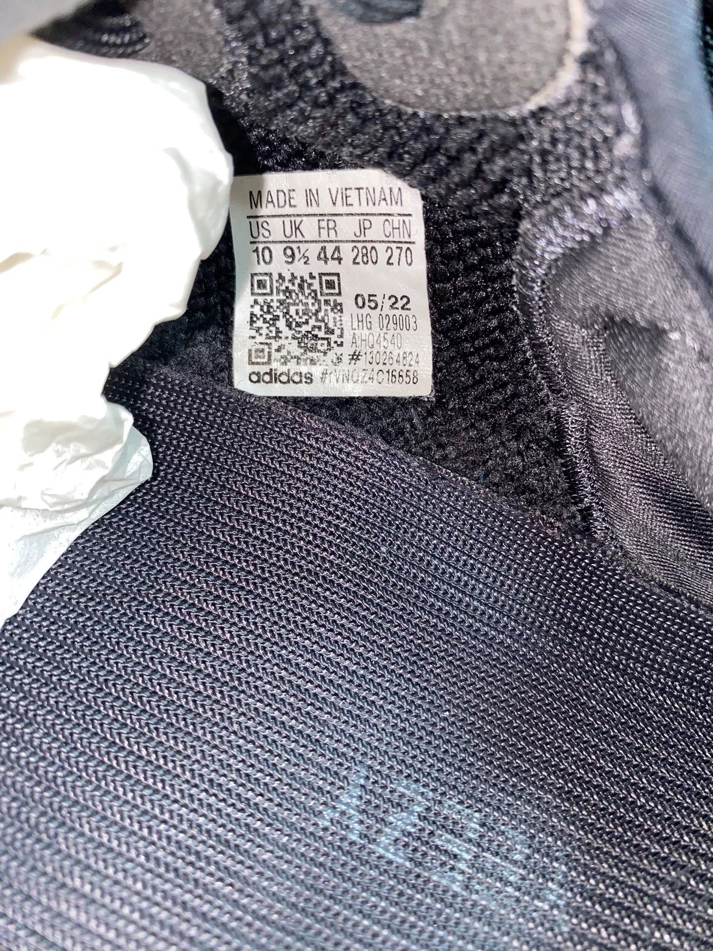 Adidas Adidas YEEZY350 Black Lowtop Sneakers 9.5 Men Size US 9.5 / EU 42-43 - 4 Thumbnail