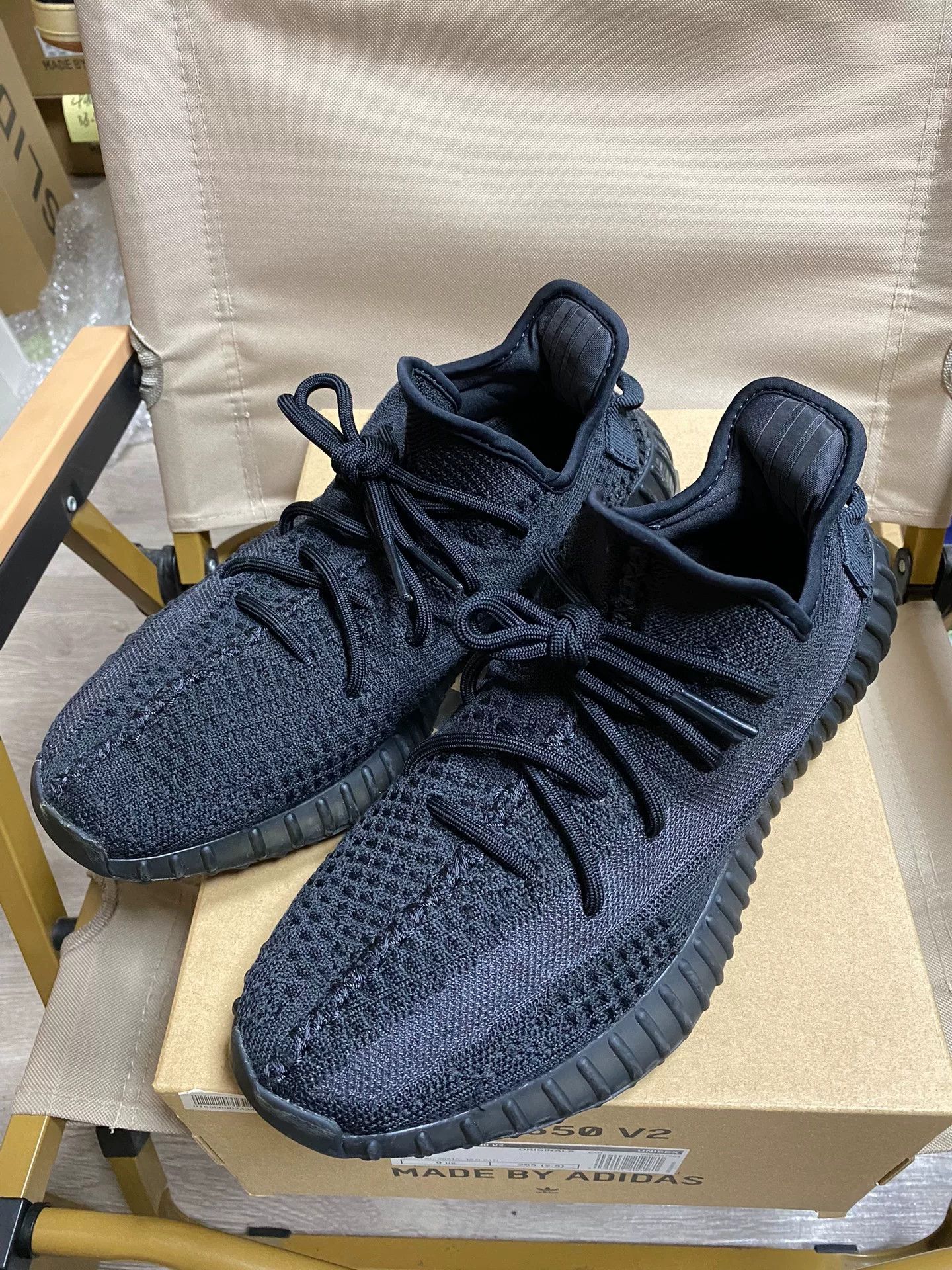 Adidas Adidas YEEZY350 Black Lowtop Sneakers 9.5 Men Size US 9.5 / EU 42-43 - 2 Thumbnail