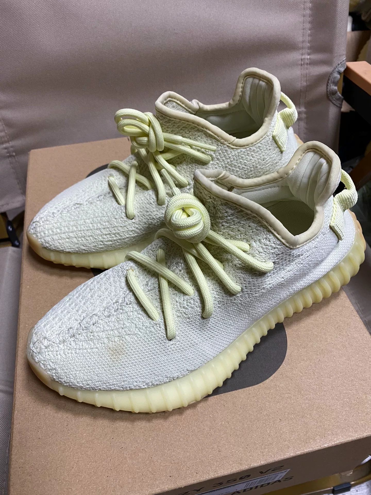 Yeezy Yeezy Yellow Lowtop Sneakers 36 Men Size US 5 / EU 37 - 2 Thumbnail