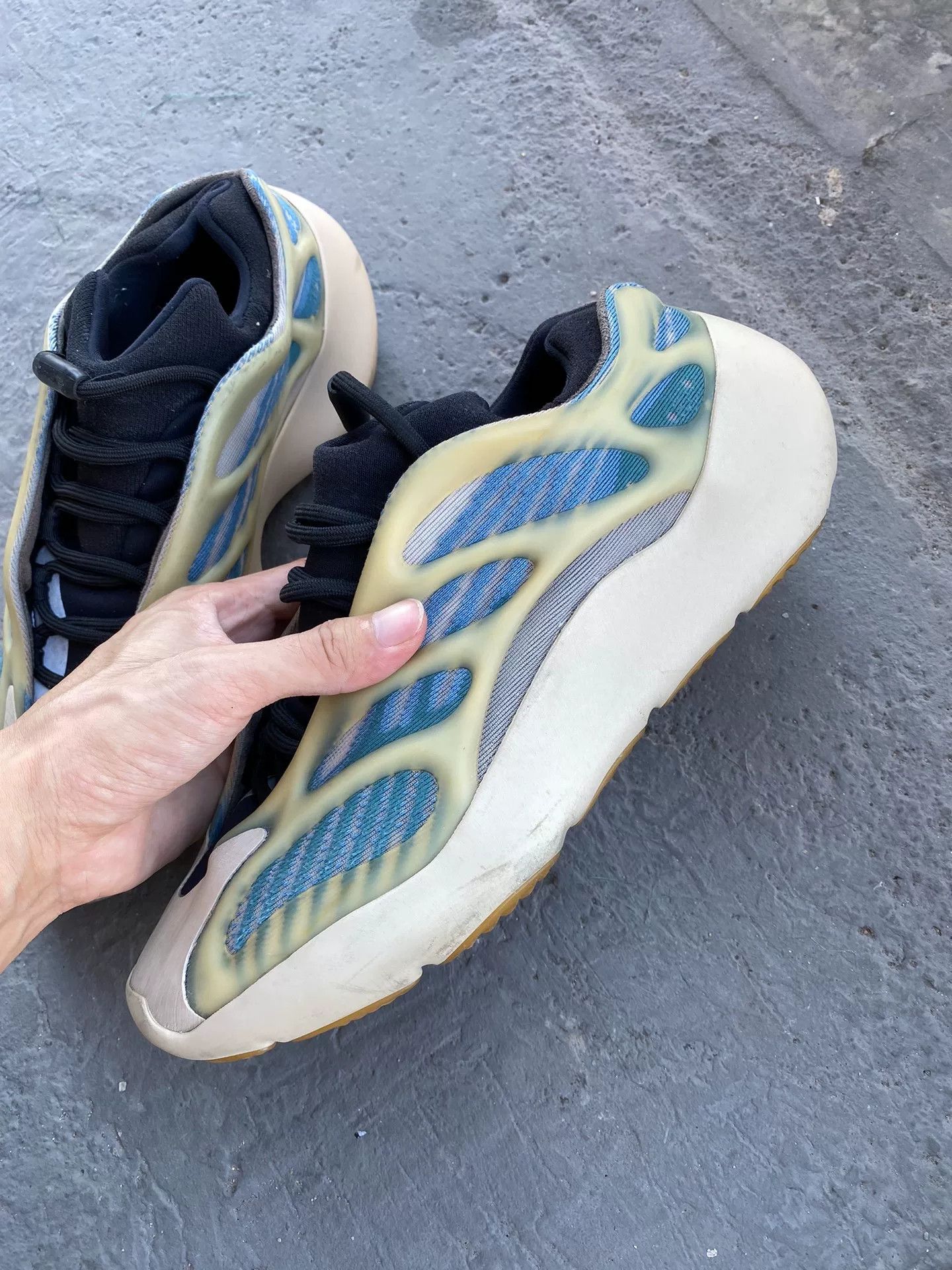 Adidas Adidas YEEZY700 Blue Lowtop Sneakers 42 Men Size US 9 / EU 42 - 8 Thumbnail