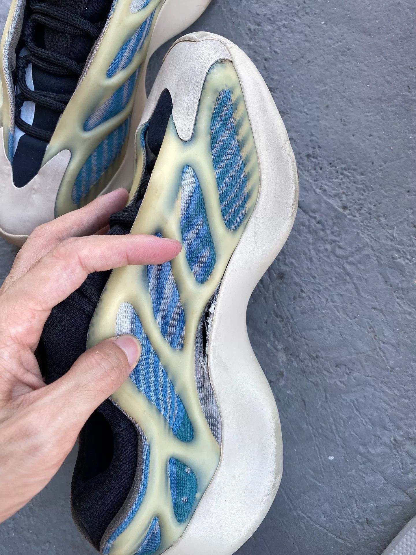 Adidas Adidas YEEZY700 Blue Lowtop Sneakers 42 Men Size US 9 / EU 42 - 9 Thumbnail