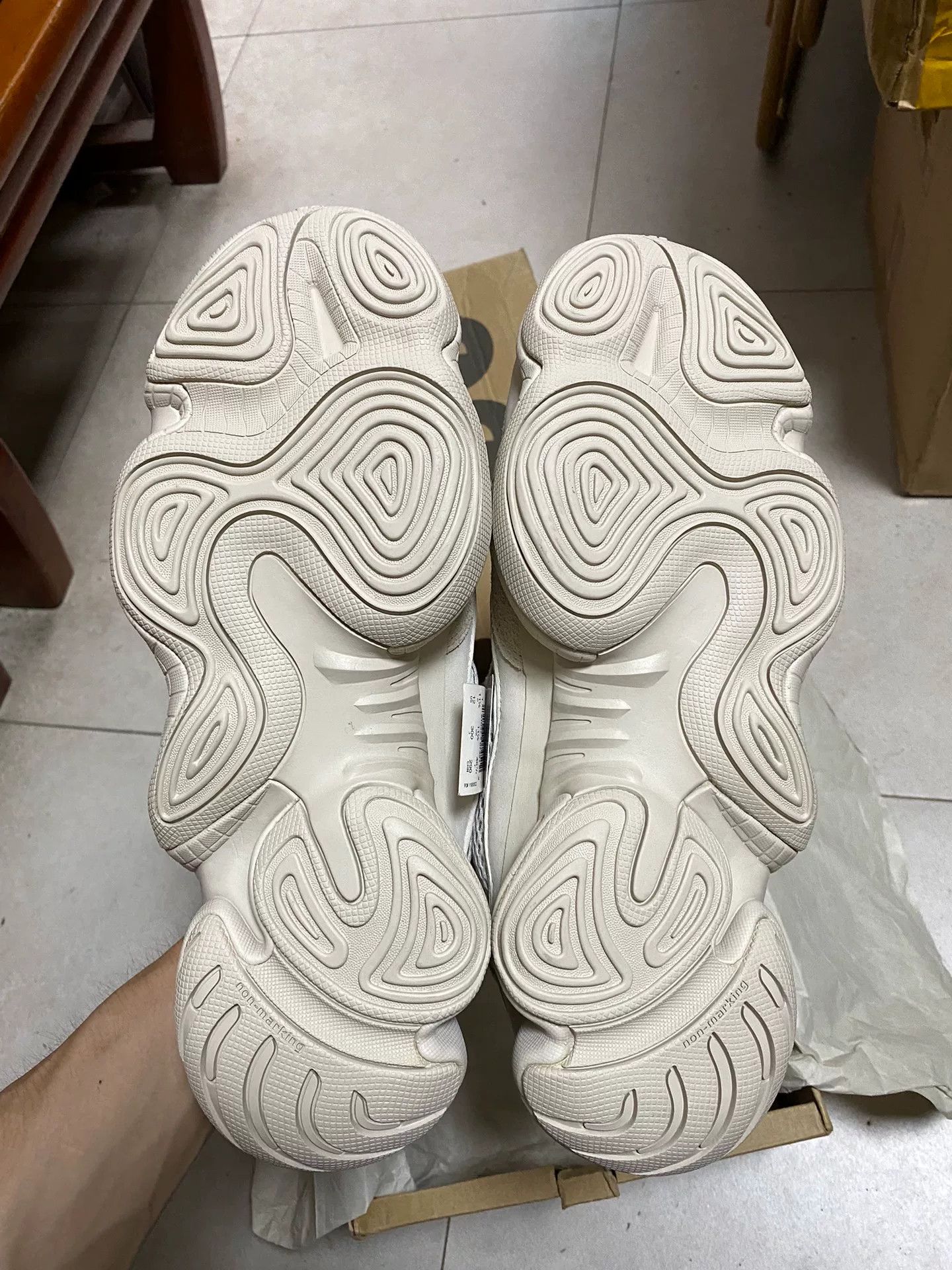 Yeezy Yeezy White Lowtop Sneakers 11.5 Men Size US 11.5 / EU 44-45 - 7 Thumbnail