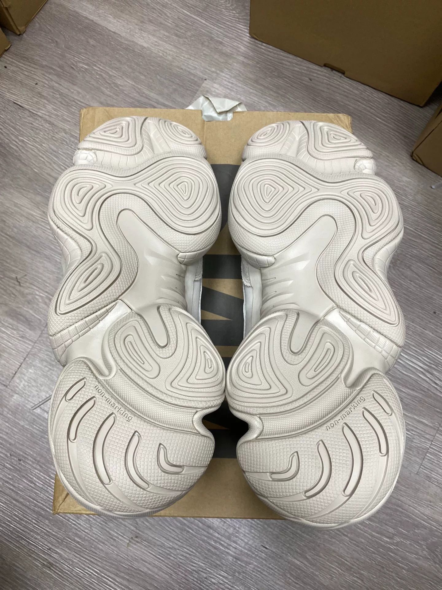 Yeezy Yeezy White Lowtop Sneakers 11.5 Men Size US 11.5 / EU 44-45 - 5 Thumbnail