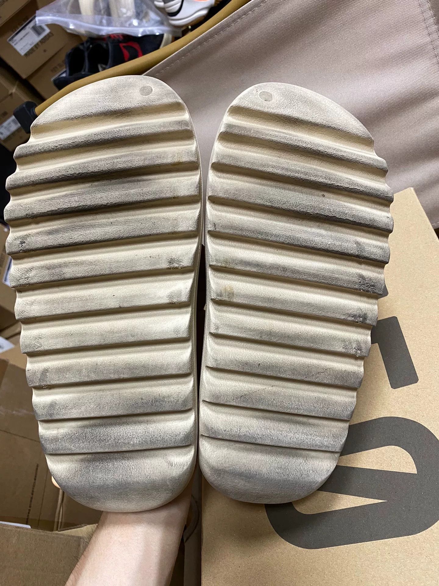 Yeezy Yeezy White Lowtop Sneakers 9 Men Size US 9 / EU 42 - 6 Thumbnail