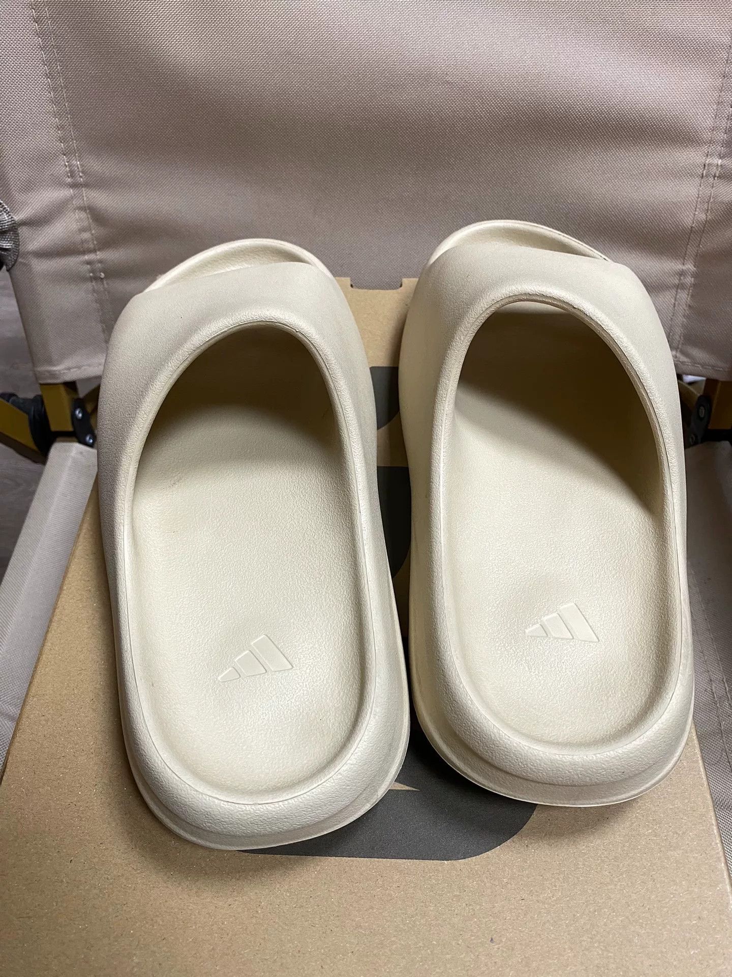 Yeezy Yeezy White Lowtop Sneakers 9 Men Size US 9 / EU 42 - 2 Thumbnail