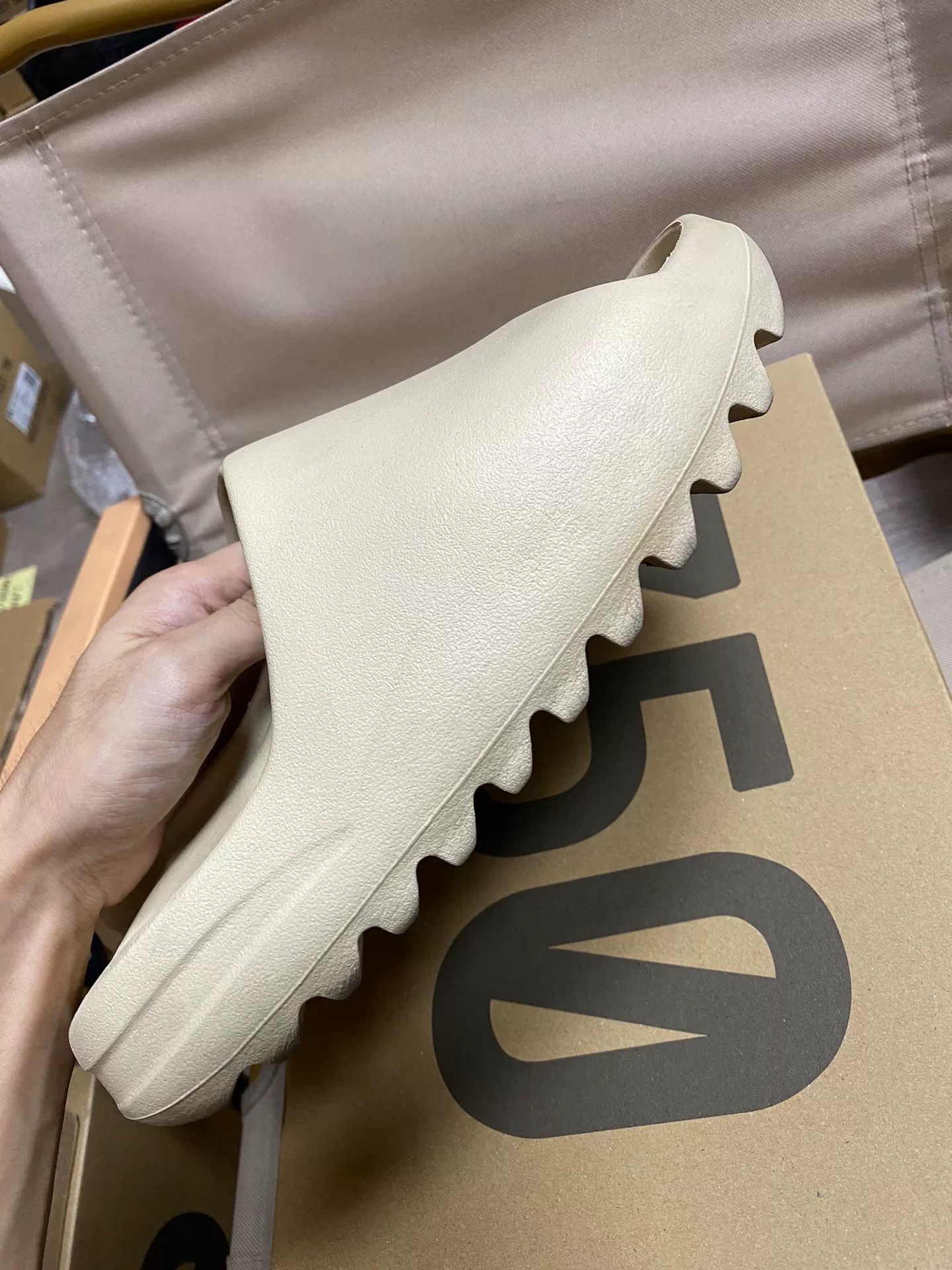 Yeezy Yeezy White Lowtop Sneakers 9 Men Size US 9 / EU 42 - 7 Thumbnail