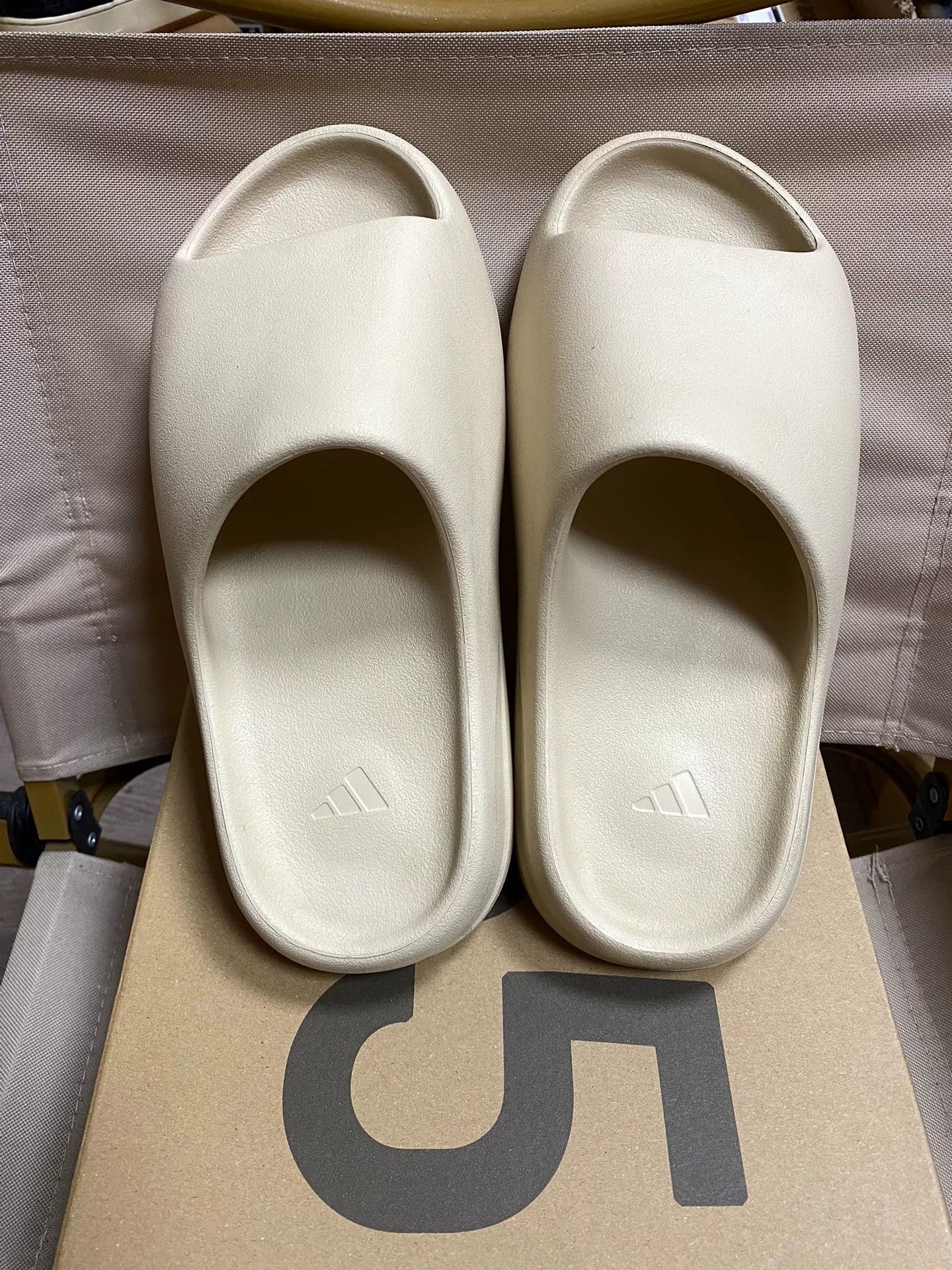 Yeezy Yeezy White Lowtop Sneakers 9 Men Size US 9 / EU 42 - 3 Thumbnail