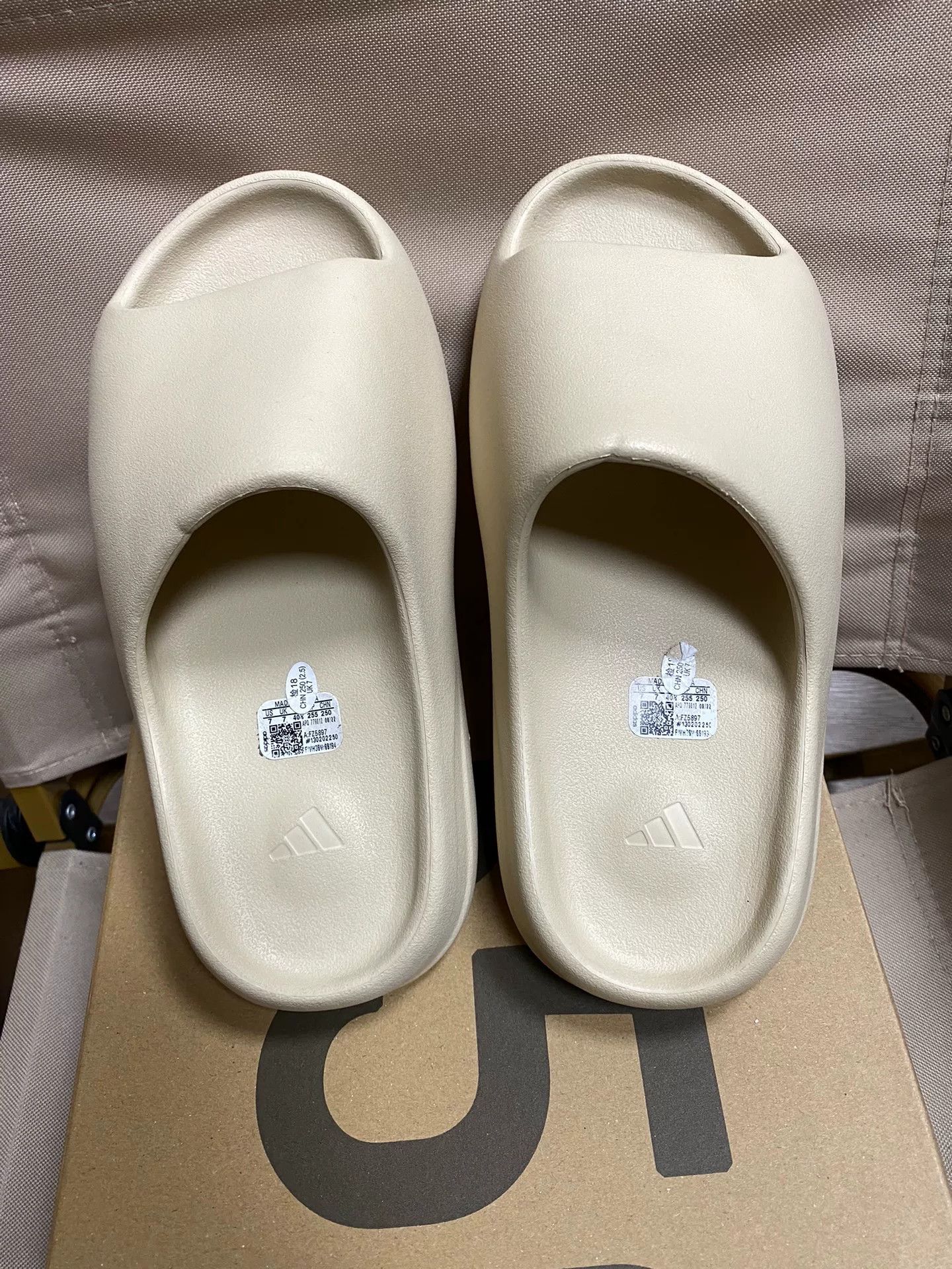 Yeezy Yeezy White Lowtop Sneakers 40 Men Size US 7.5 / EU 40-41 - 2 Thumbnail