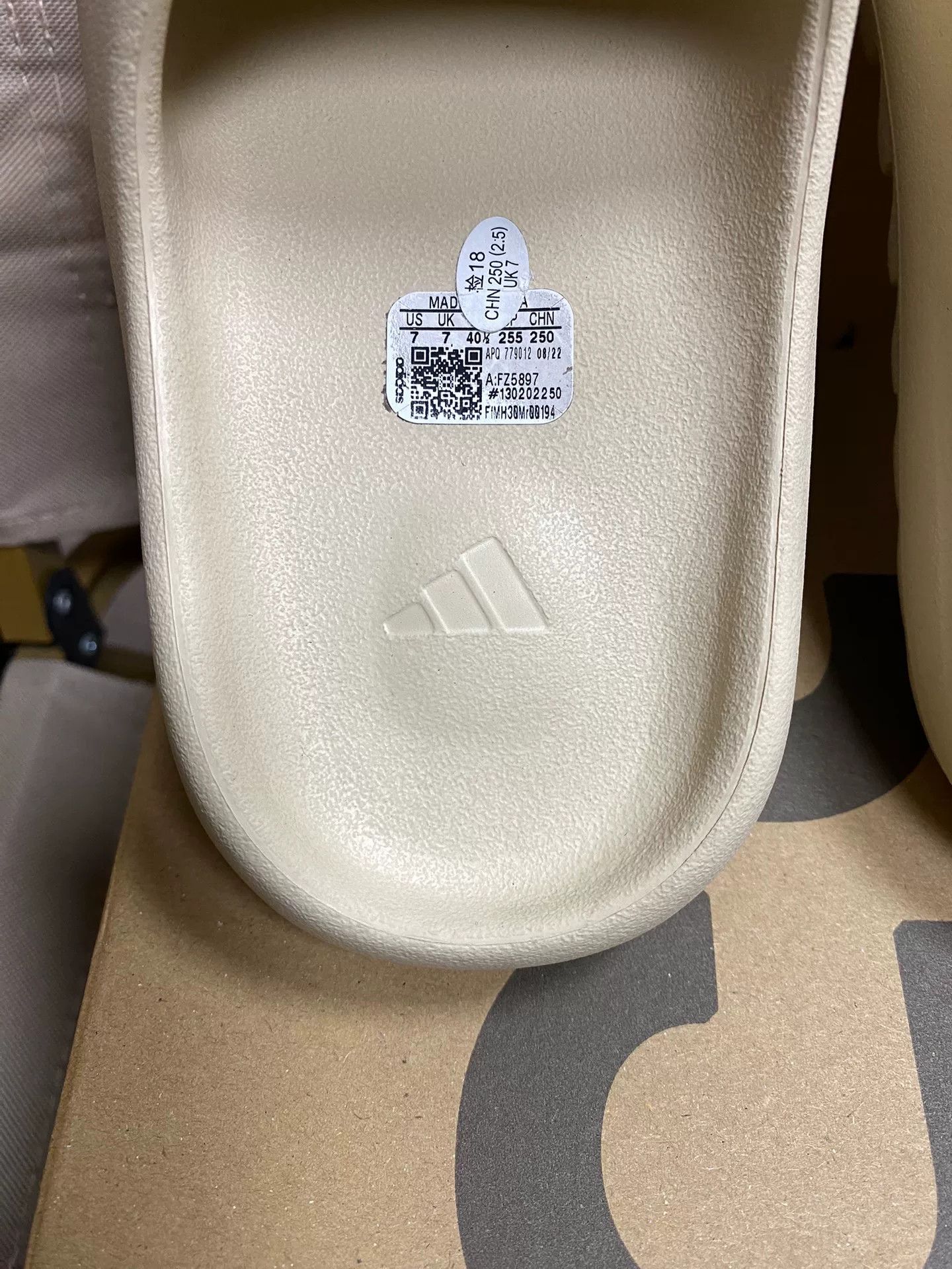 Yeezy Yeezy White Lowtop Sneakers 40 Men Size US 7.5 / EU 40-41 - 3 Thumbnail