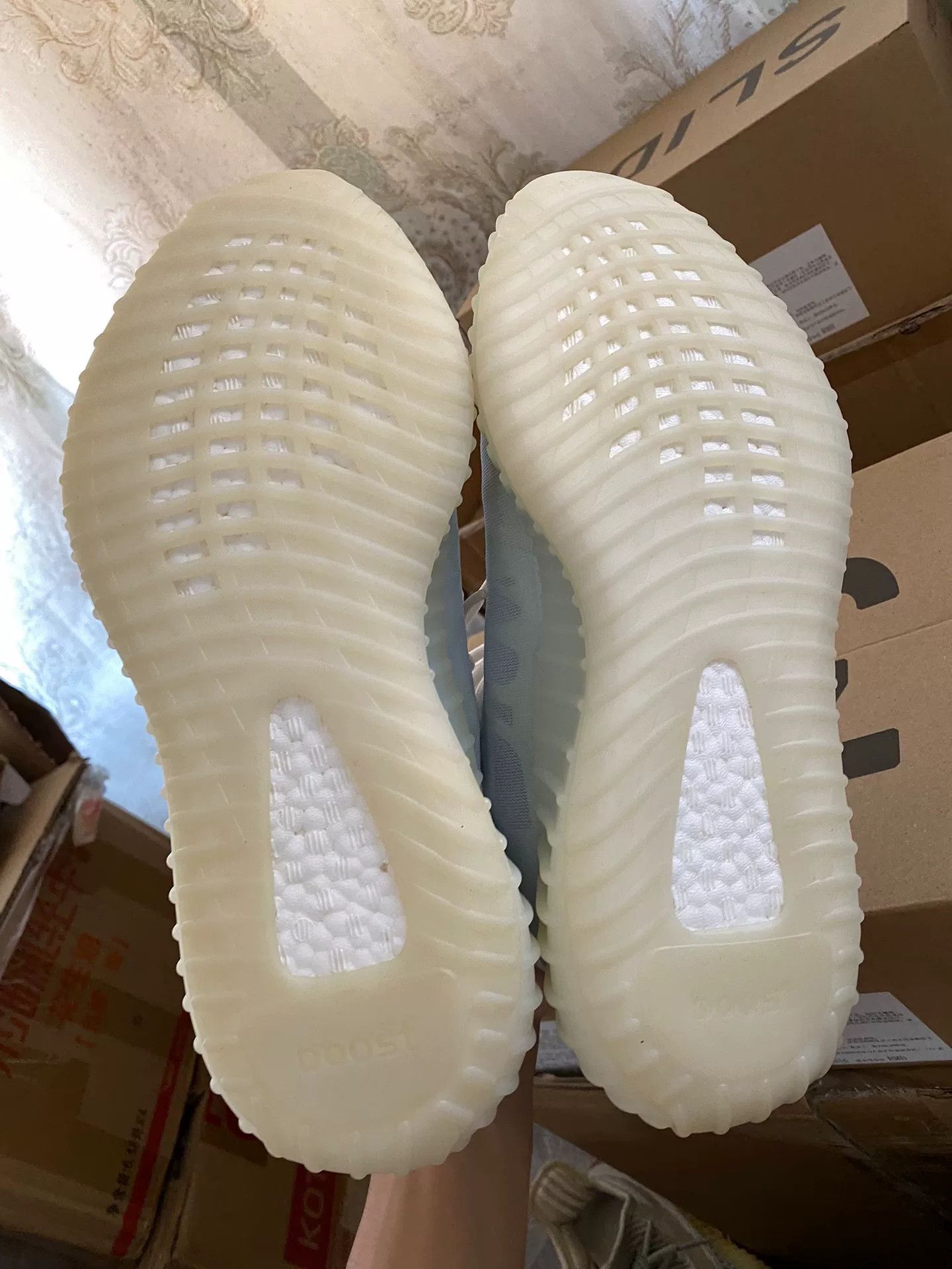 Adidas Adidas YEEZY350 Blue Lowtop Sneakers 9.5 Men Size US 9.5 / EU 42-43 - 4 Thumbnail