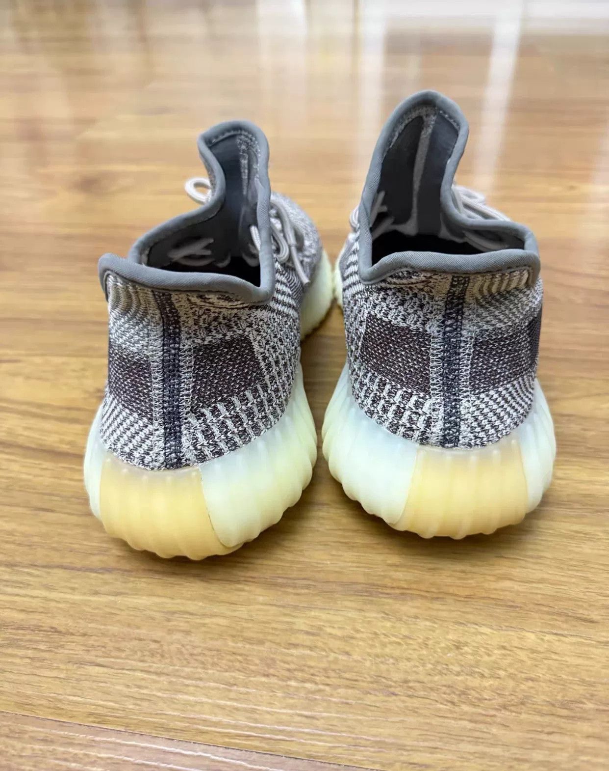 Yeezy Yeezy Gray Lowtop Sneakers 9 Men Size US 9 / EU 42 - 2 Thumbnail