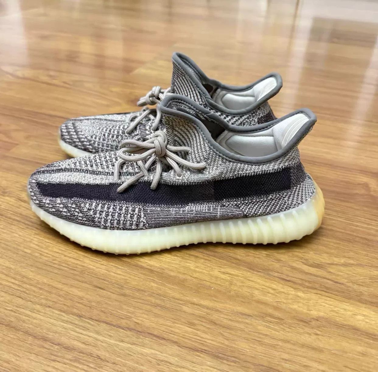 Yeezy Yeezy Gray Lowtop Sneakers 9 Men Size US 9 / EU 42 - 4 Thumbnail