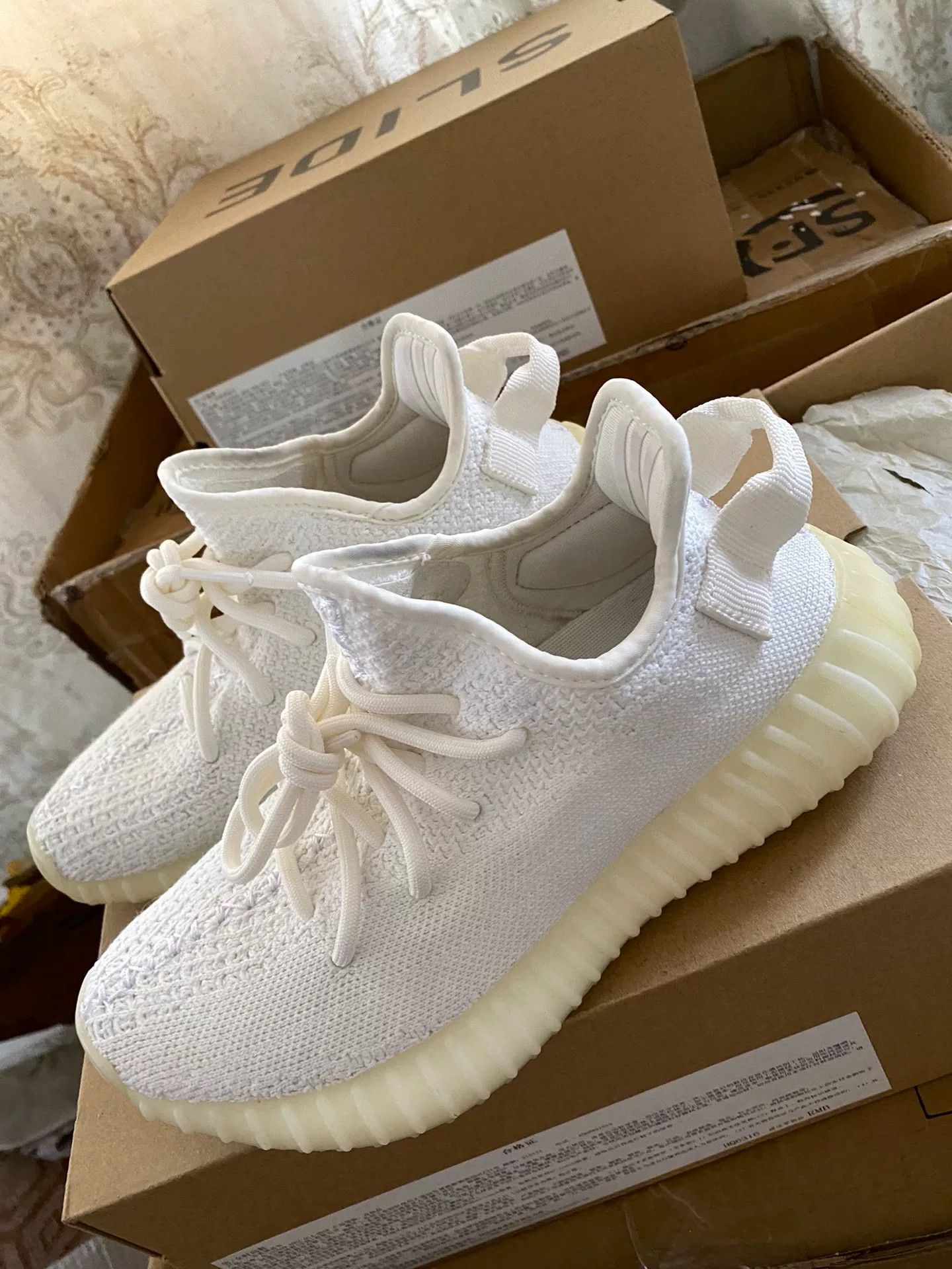 Adidas Adidas YEEZY350 White Lowtop Sneakers 36 Men Size US 5 / EU 37 - 2 Thumbnail
