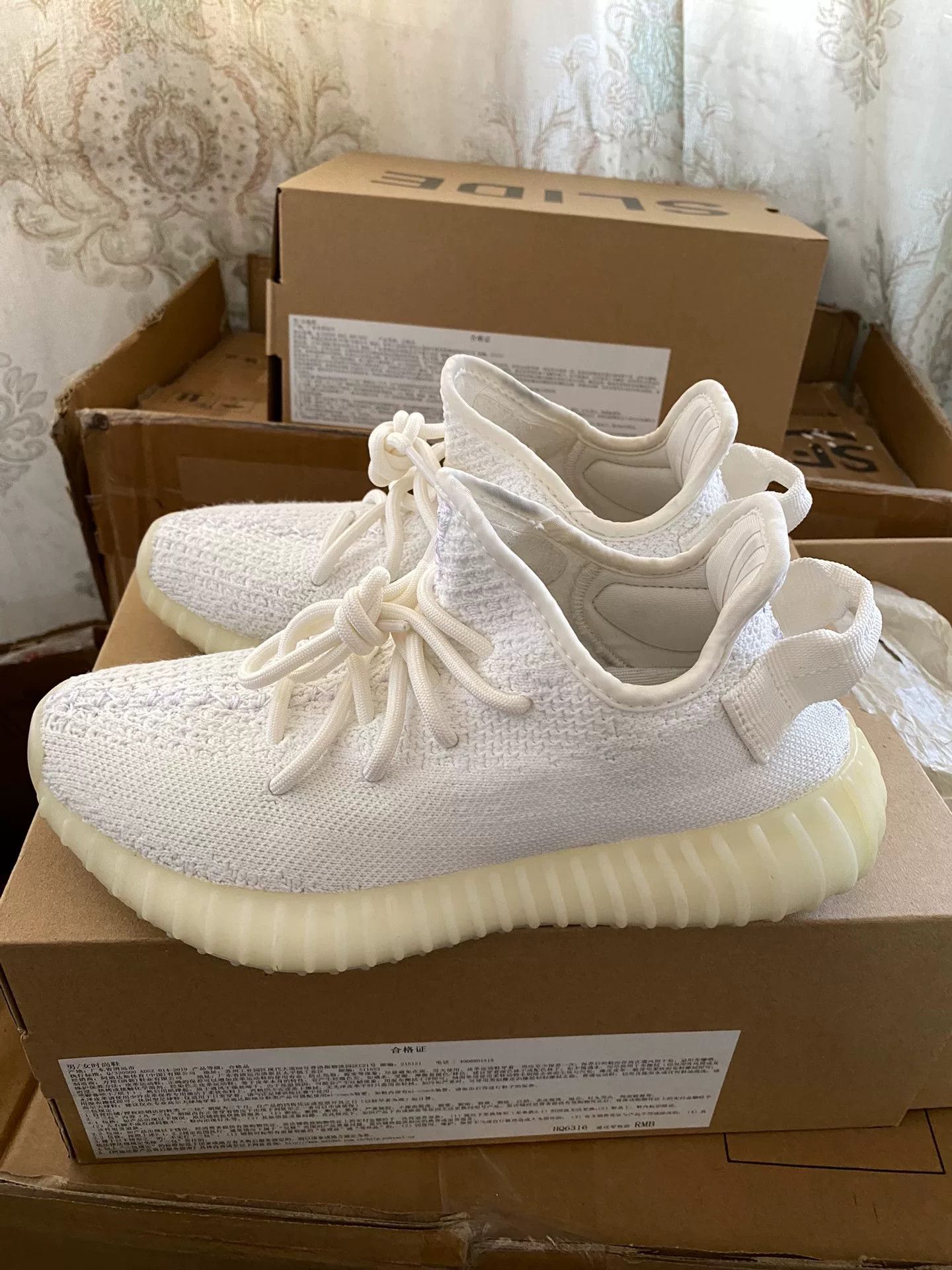 Adidas Adidas YEEZY350 White Lowtop Sneakers 36 Men Size US 5 / EU 37 - 8 Thumbnail