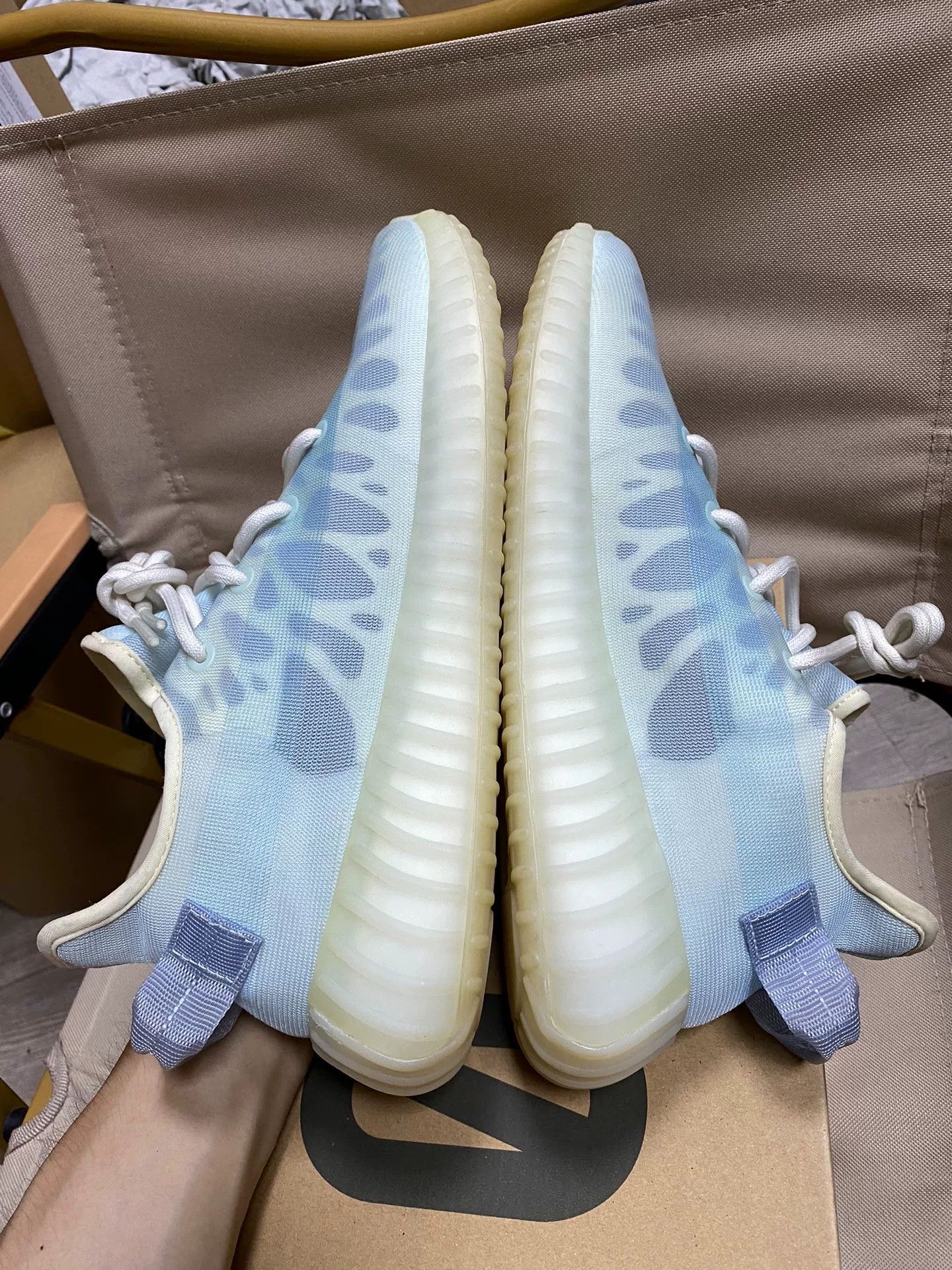 Adidas Adidas YEEZY350 Blue Lowtop Sneakers 9.5 Men Size US 9.5 / EU 42-43 - 8 Thumbnail