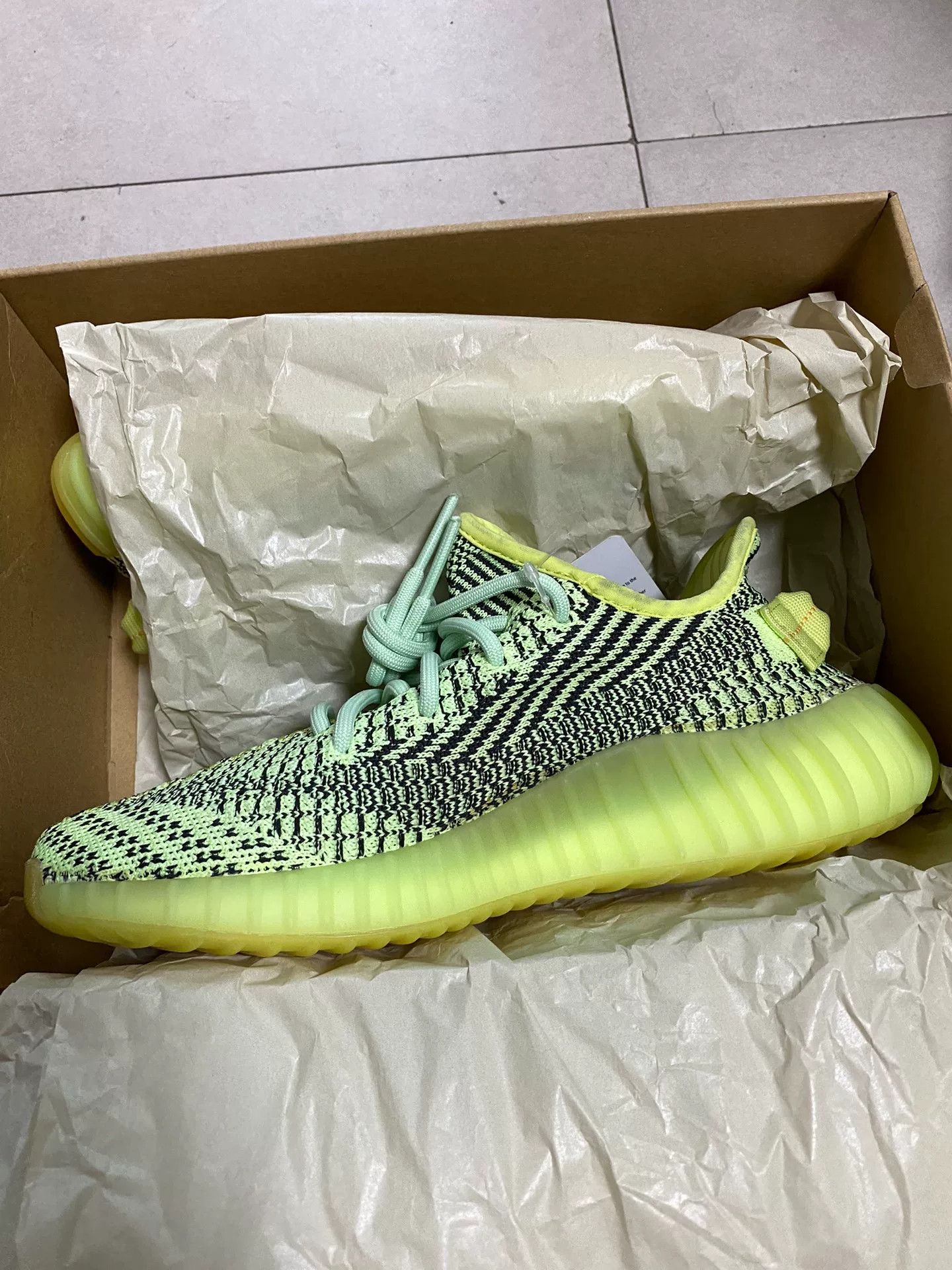 Adidas Adidas YEEZY350 Green Lowtop Sneakers 38 Men Size US 6 / EU 39 - 3 Thumbnail