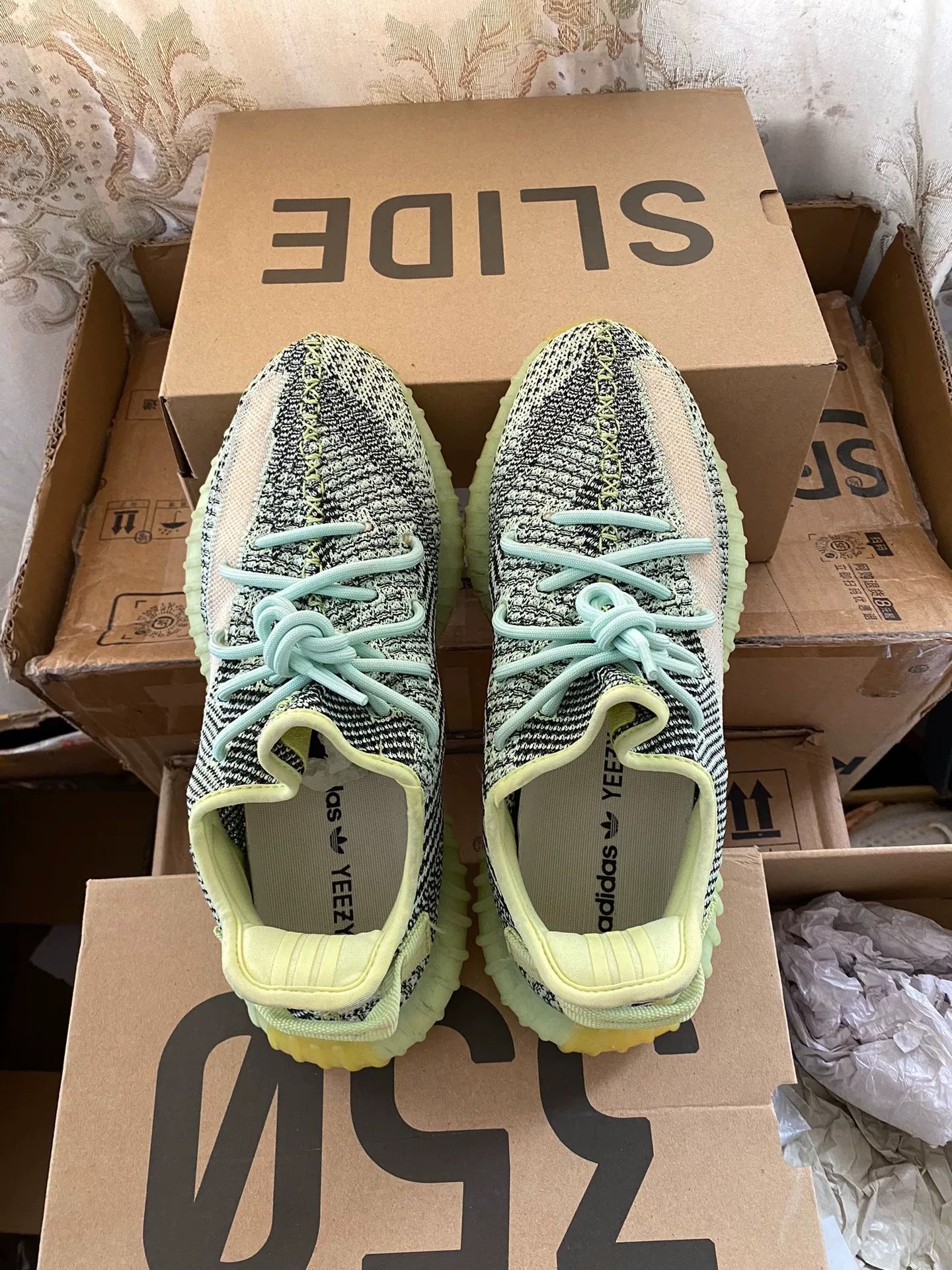 Adidas Adidas YEEZY350 Green Lowtop Sneakers 9 Men Size US 9 / EU 42 - 6 Thumbnail