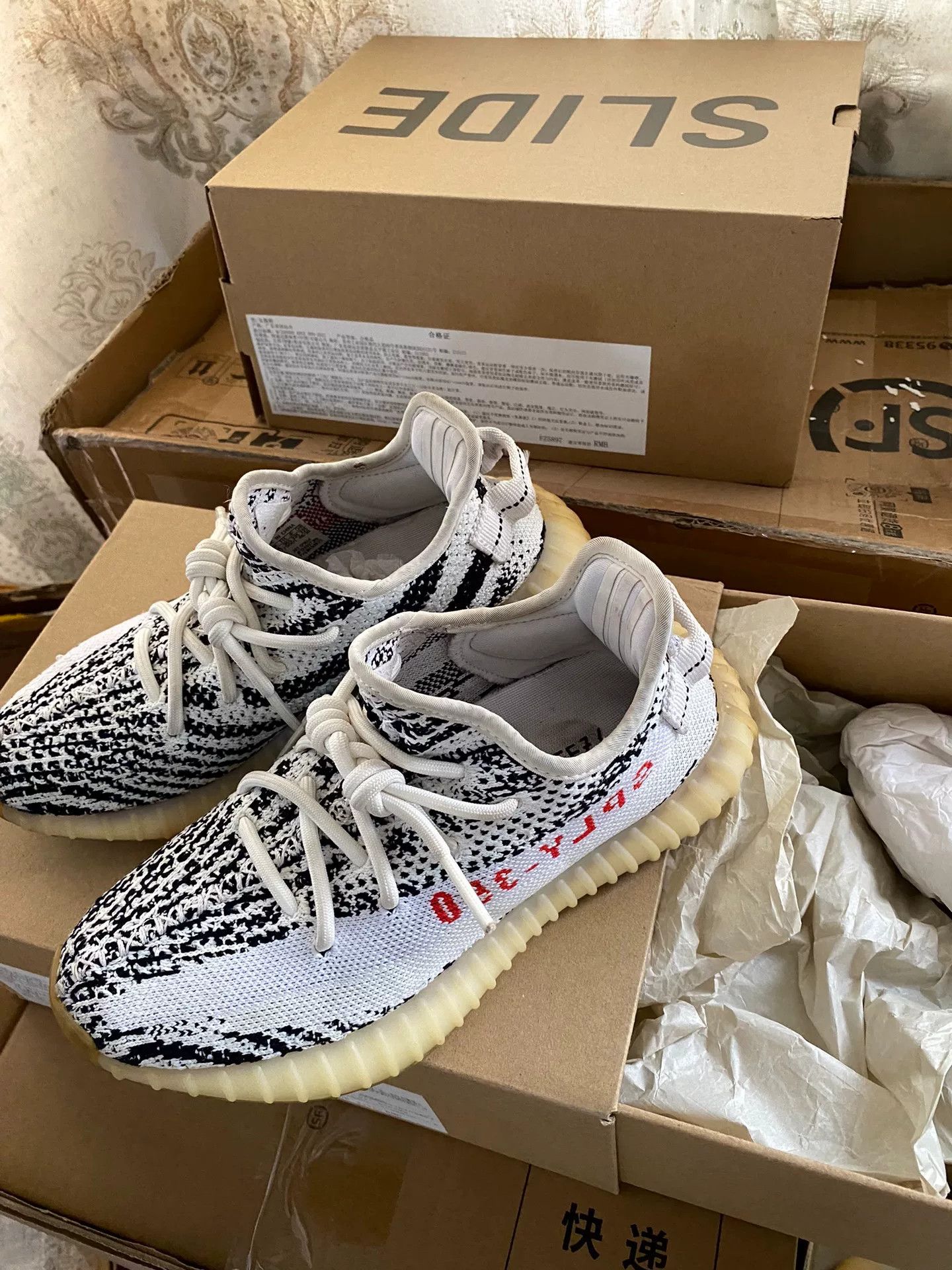 Adidas Adidas YEEZY350 White Lowtop Sneakers 36 Men Size US 5 / EU 37 - 2 Thumbnail