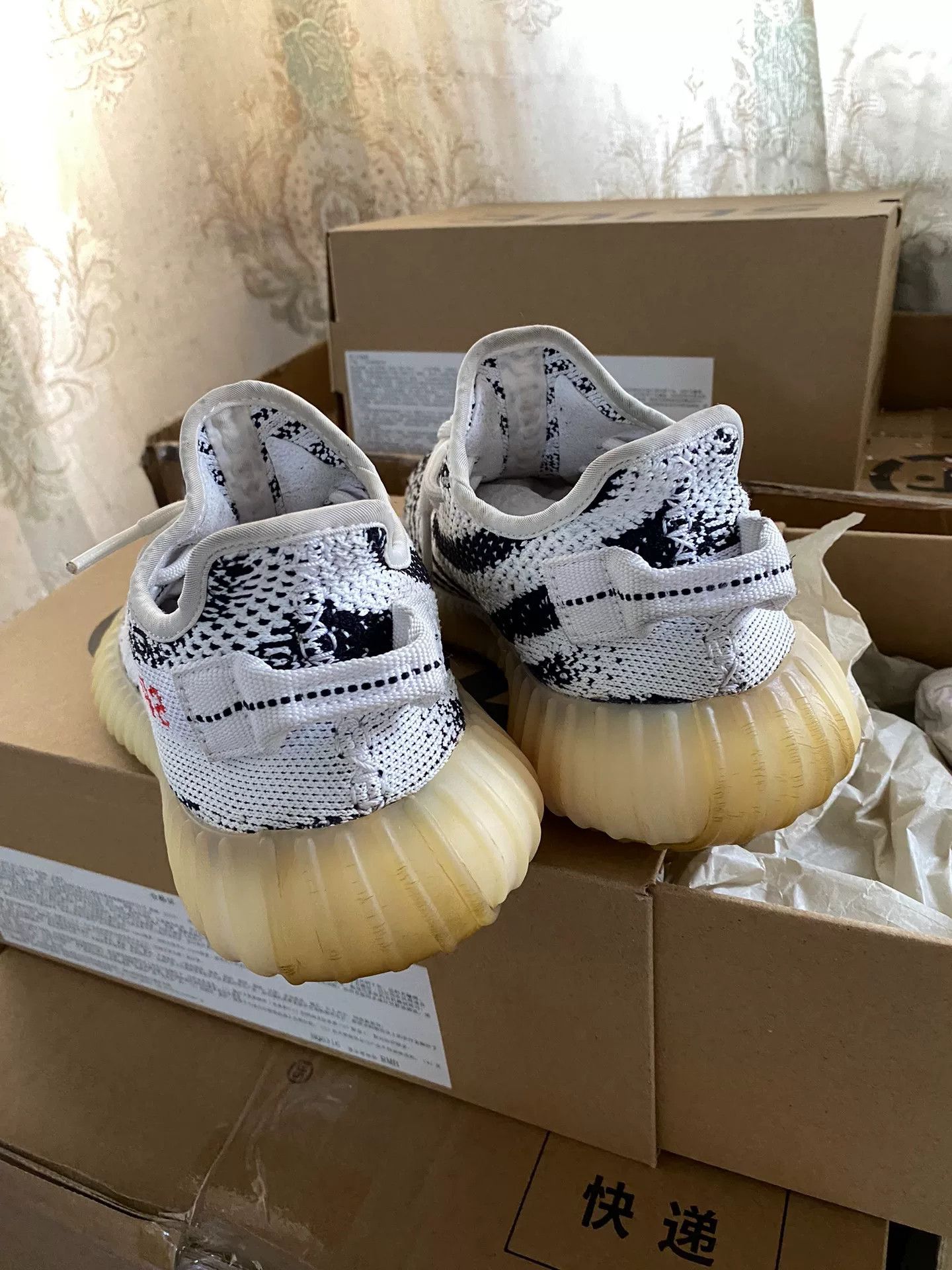 Adidas Adidas YEEZY350 White Lowtop Sneakers 36 Men Size US 5 / EU 37 - 4 Thumbnail