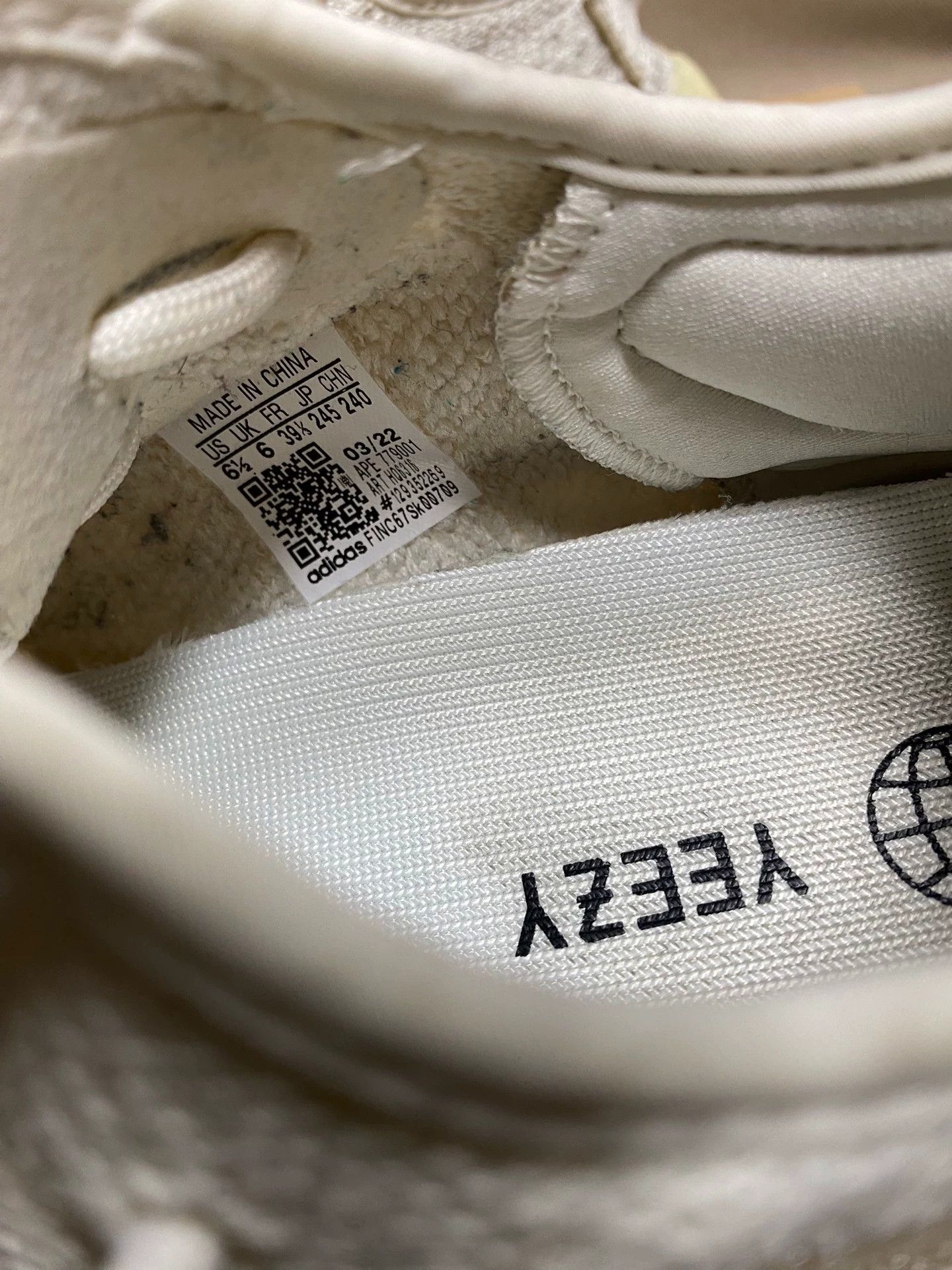 Adidas Adidas YEEZY350 White Lowtop Sneakers 35 Men Size US 5 / EU 37 - 2 Thumbnail