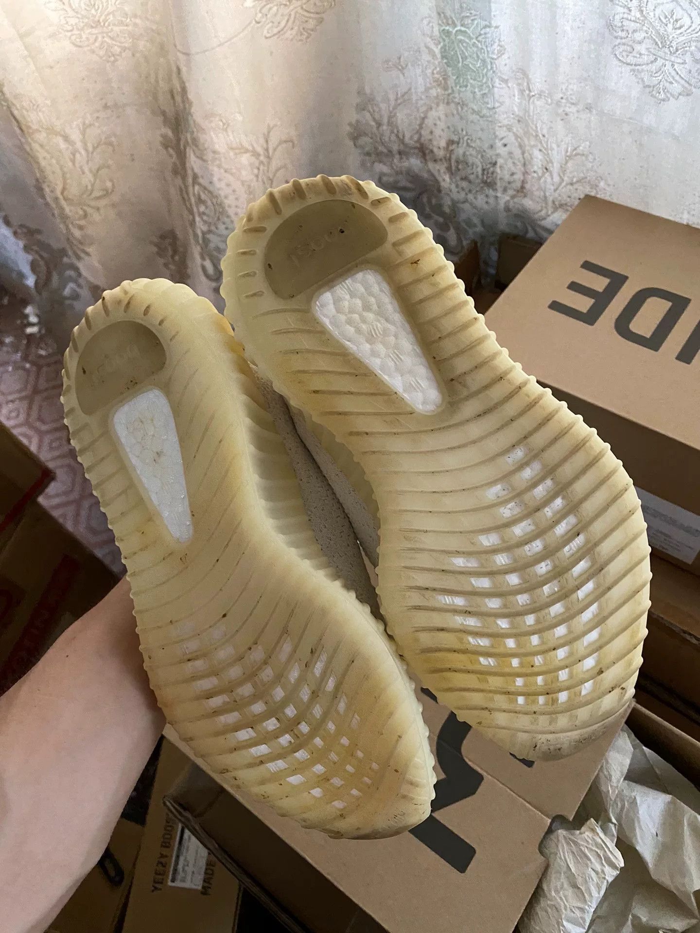 Adidas Adidas YEEZY350 White Lowtop Sneakers 38 Men Size US 6 / EU 39 - 5 Thumbnail