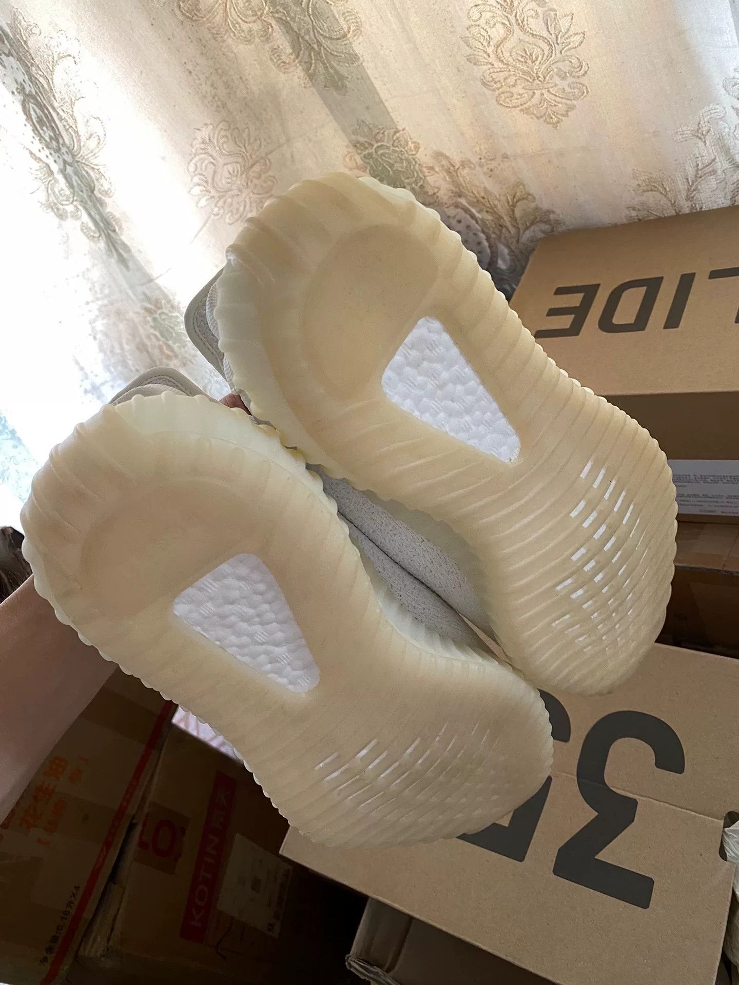 Yeezy Yeezy White Lowtop Sneakers 11.5 Men Size US 11.5 / EU 44-45 - 7 Thumbnail