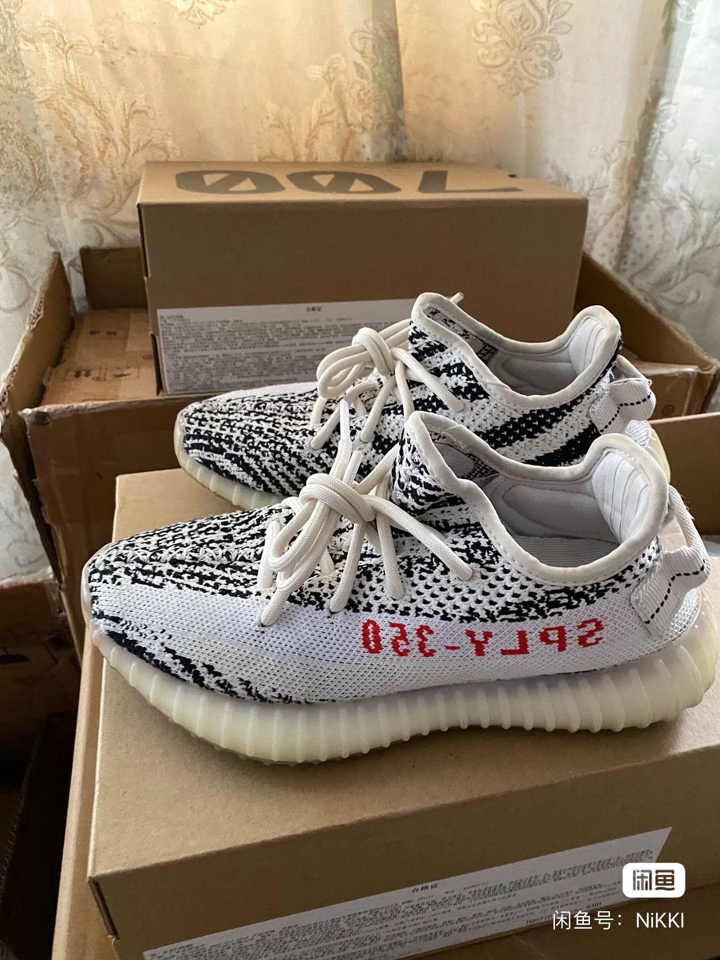 Adidas Adidas YEEZY350 White Lowtop Sneakers 36 Men Size US 5 / EU 37 - 2 Thumbnail