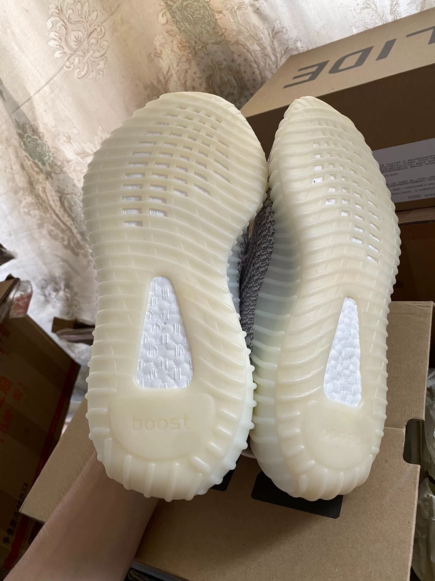 Adidas Adidas YEEZY350 White Lowtop Sneakers 38 Men Size US 6 / EU 39 - 2 Thumbnail